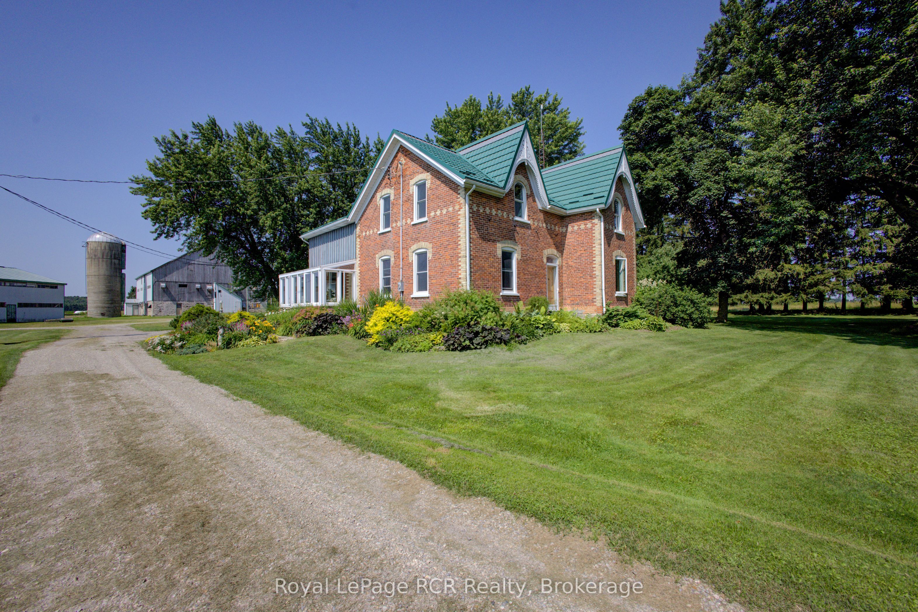 7120 Sixth Line Property Photo 5