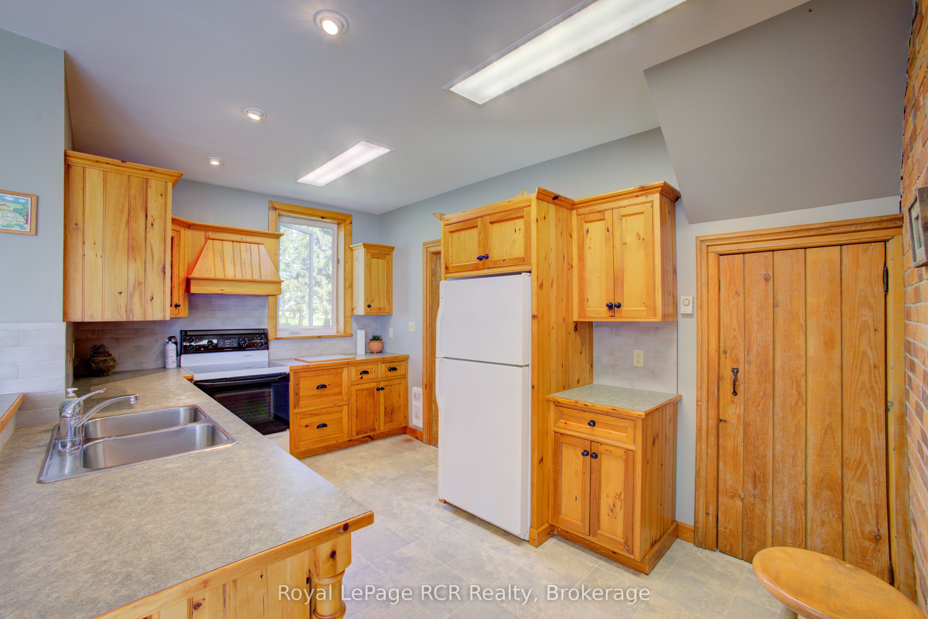 7120 Sixth Line Property Photo 19