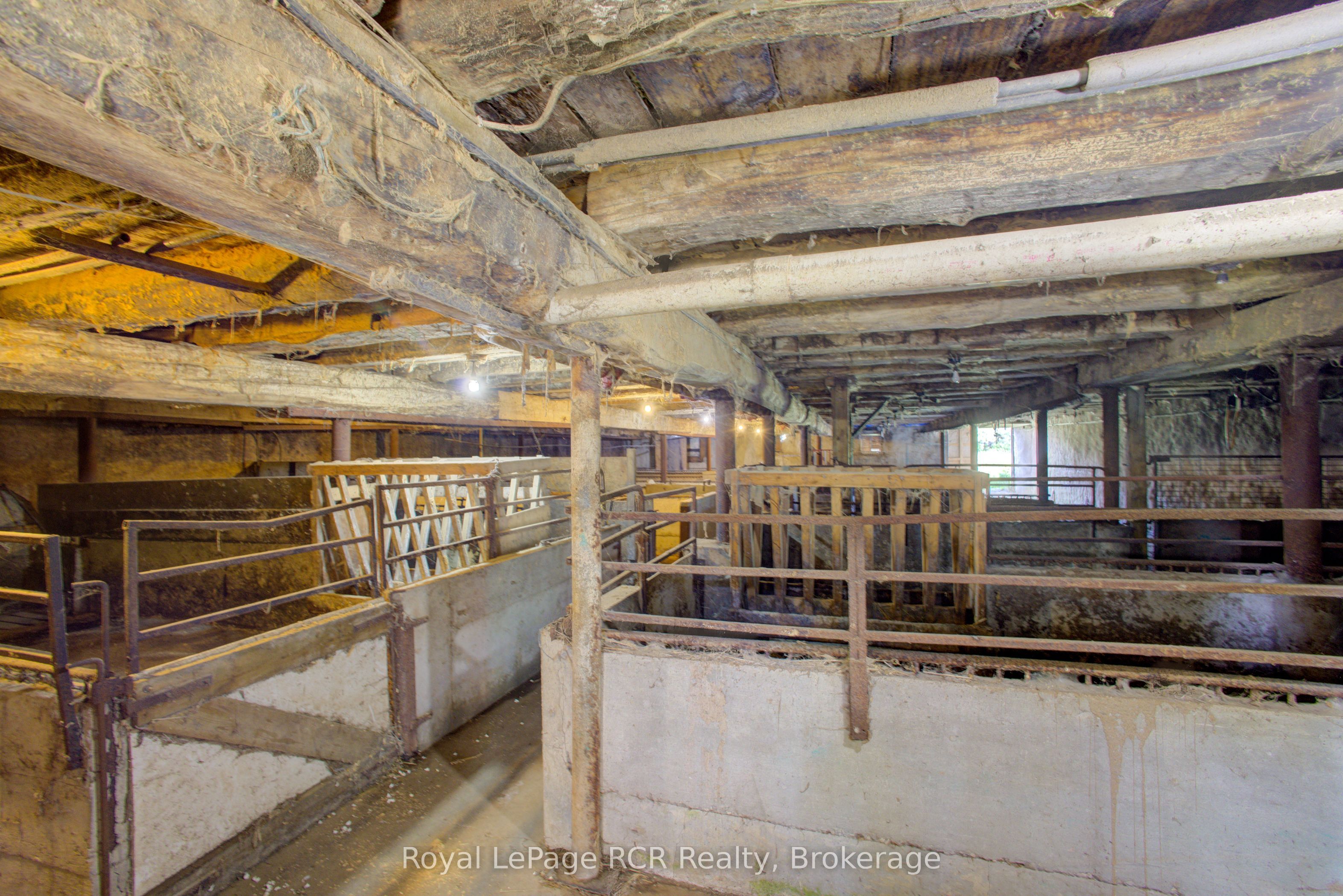7120 Sixth Line Property Photo 36