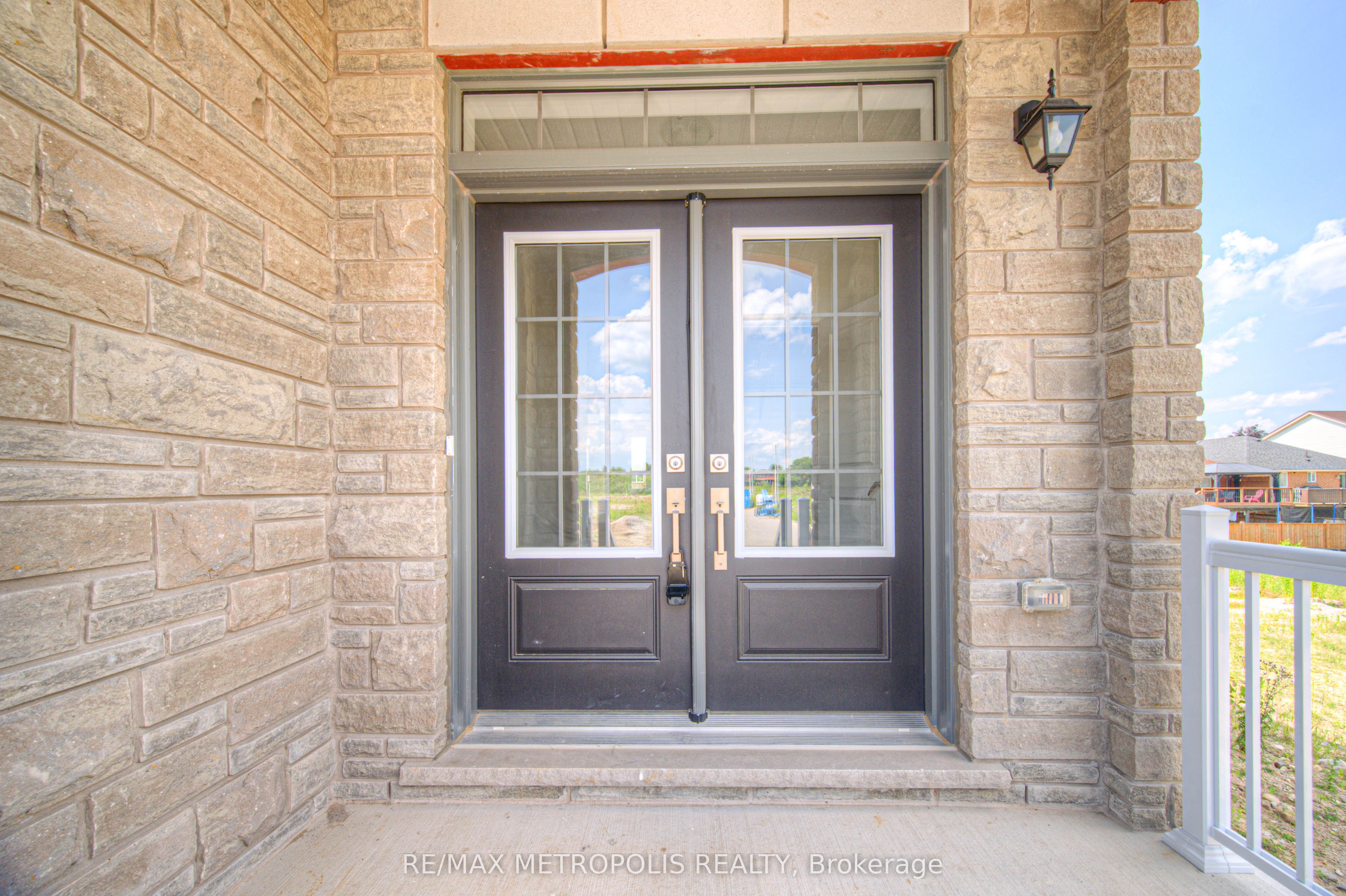 100 Moss Drive Property Photo 4