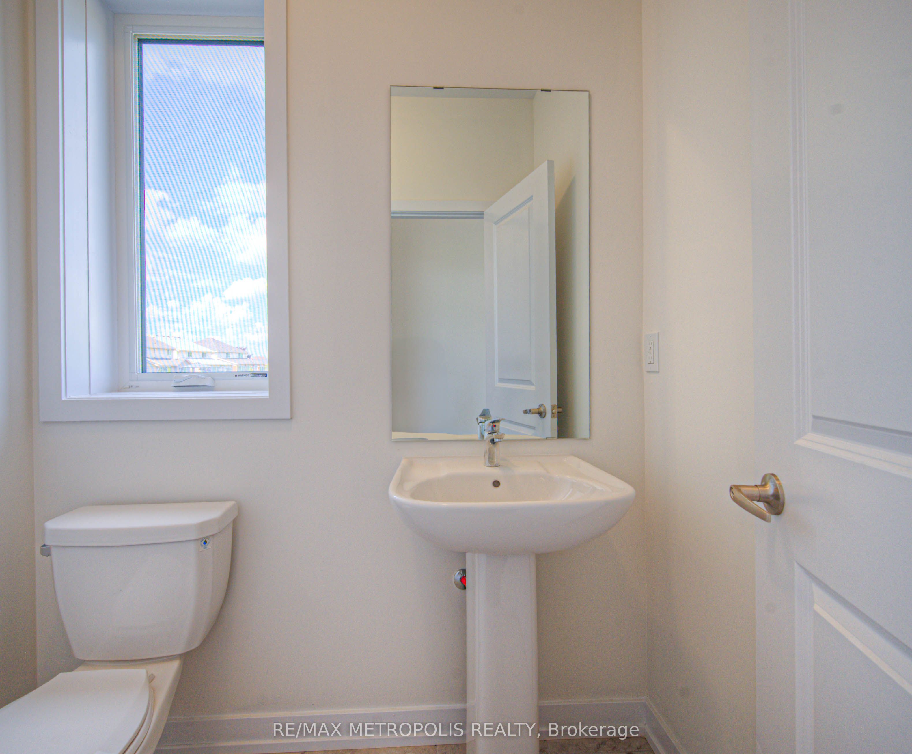 100 Moss Drive Property Photo 6