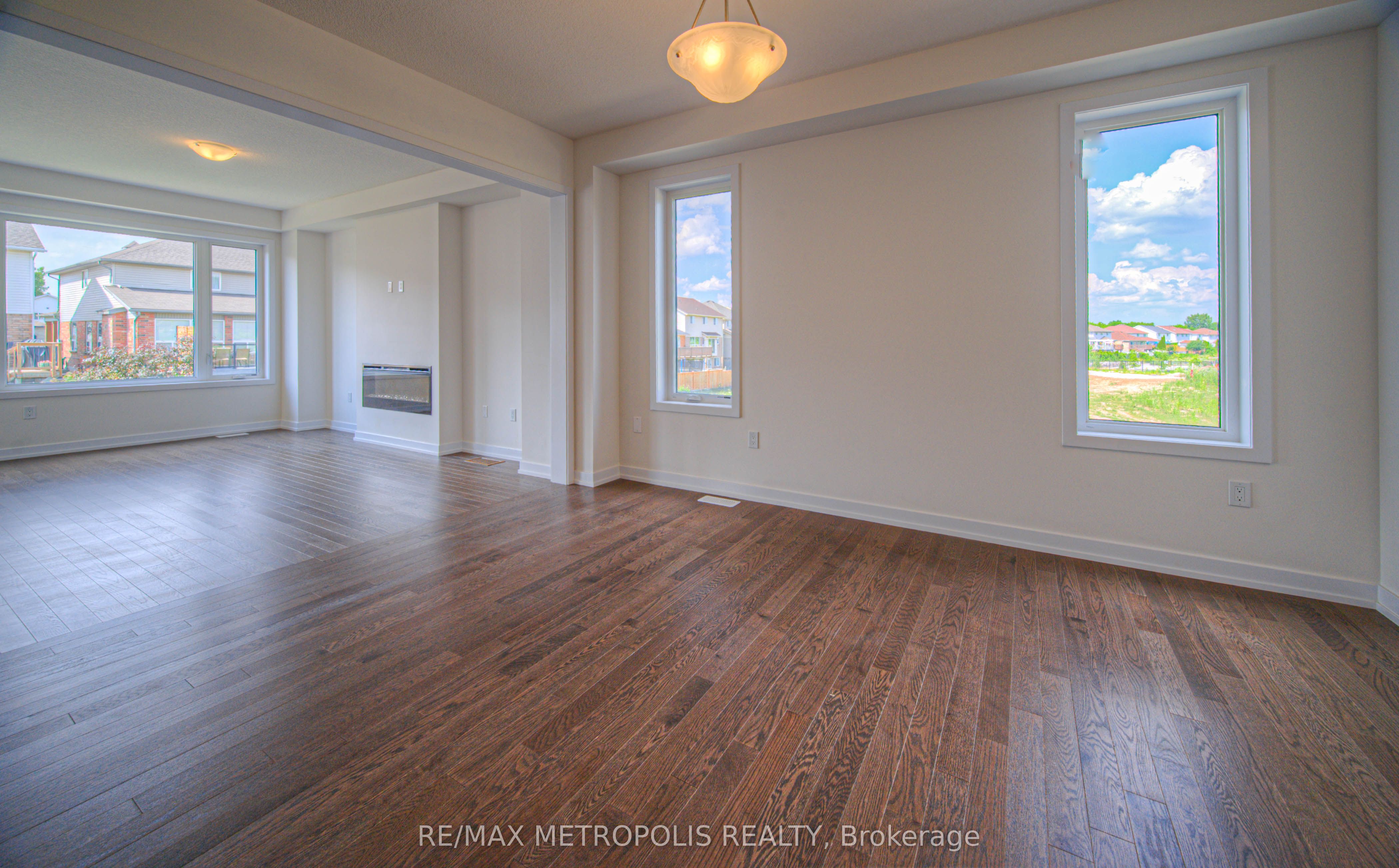 100 Moss Drive Property Photo 8