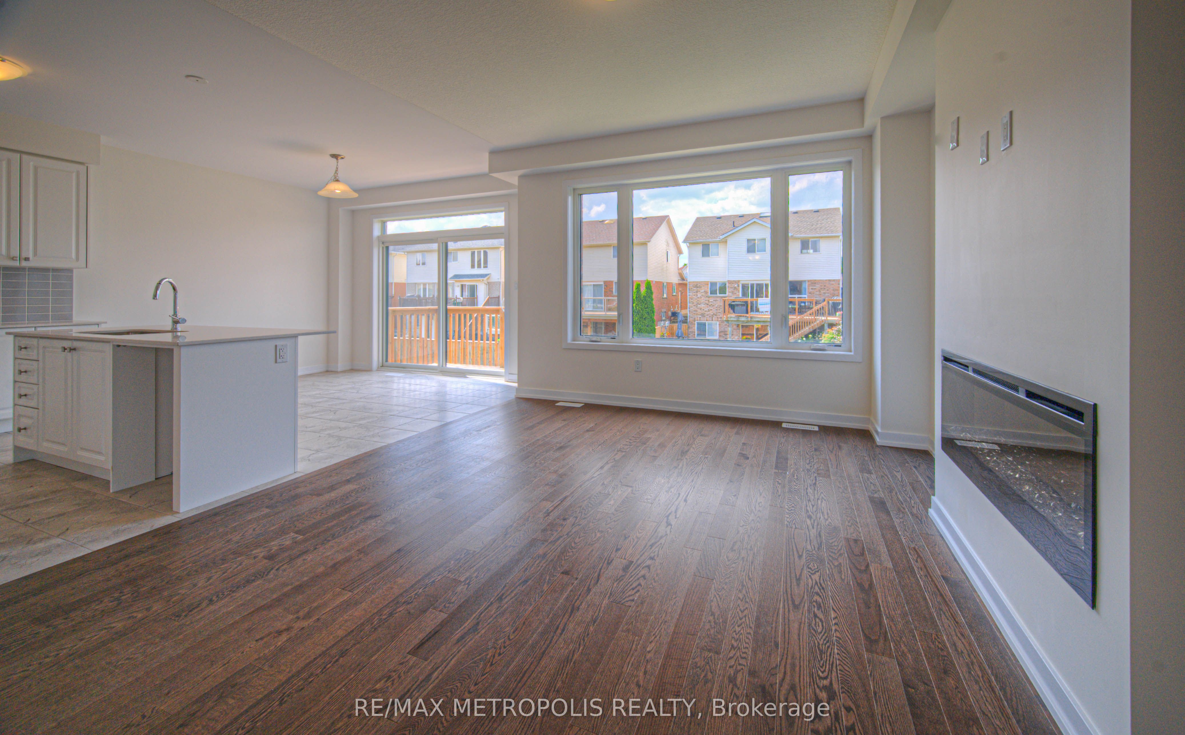 100 Moss Drive Property Photo 10