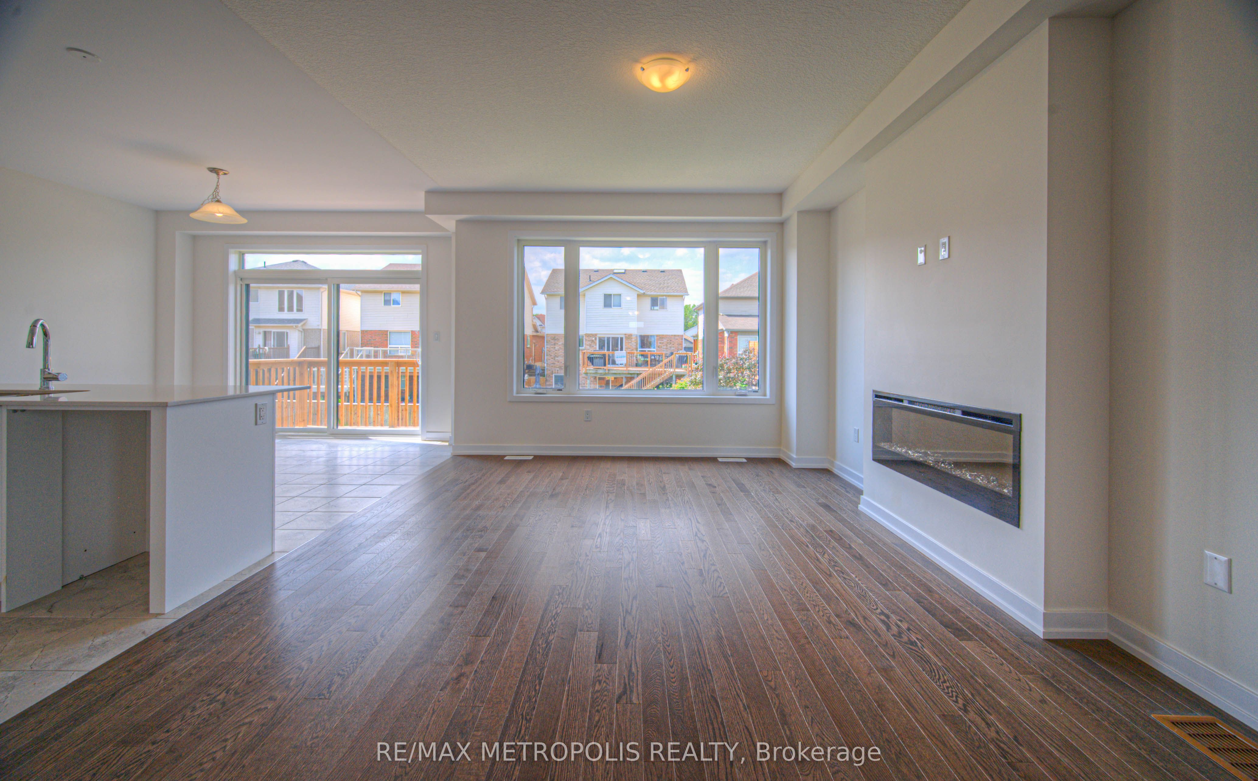 100 Moss Drive Property Photo 11