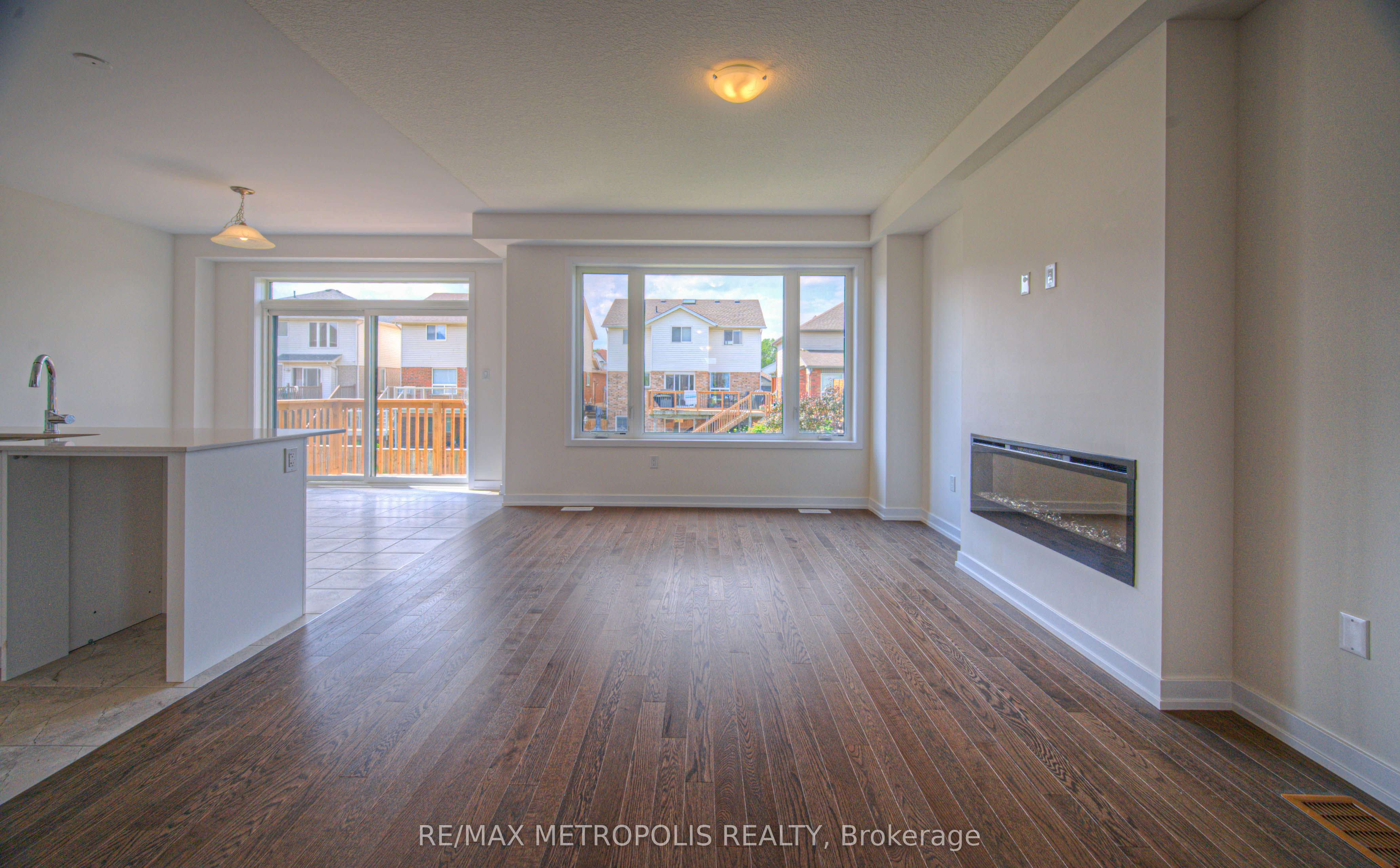 100 Moss Drive Property Photo 12