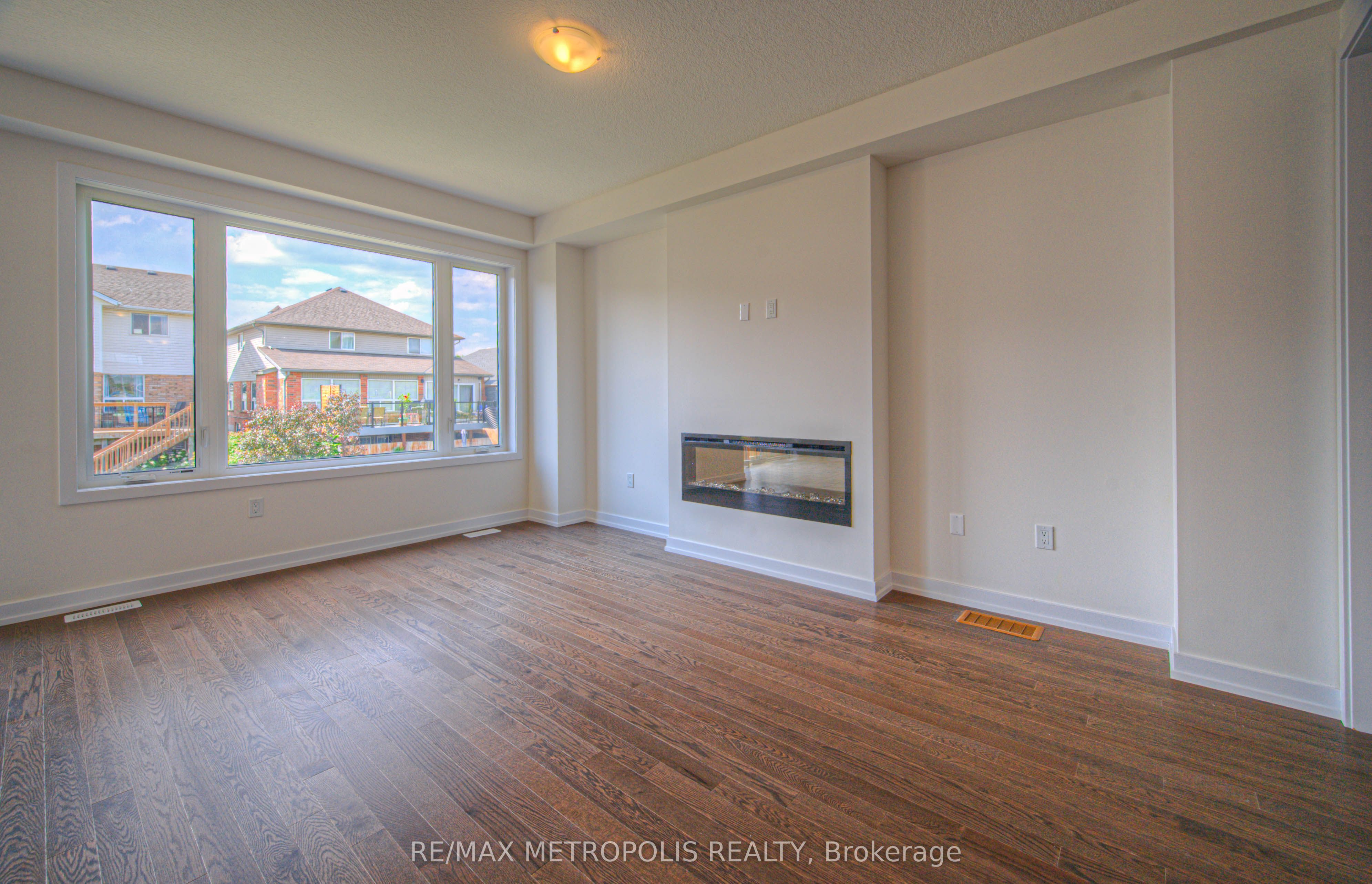 100 Moss Drive Property Photo 13