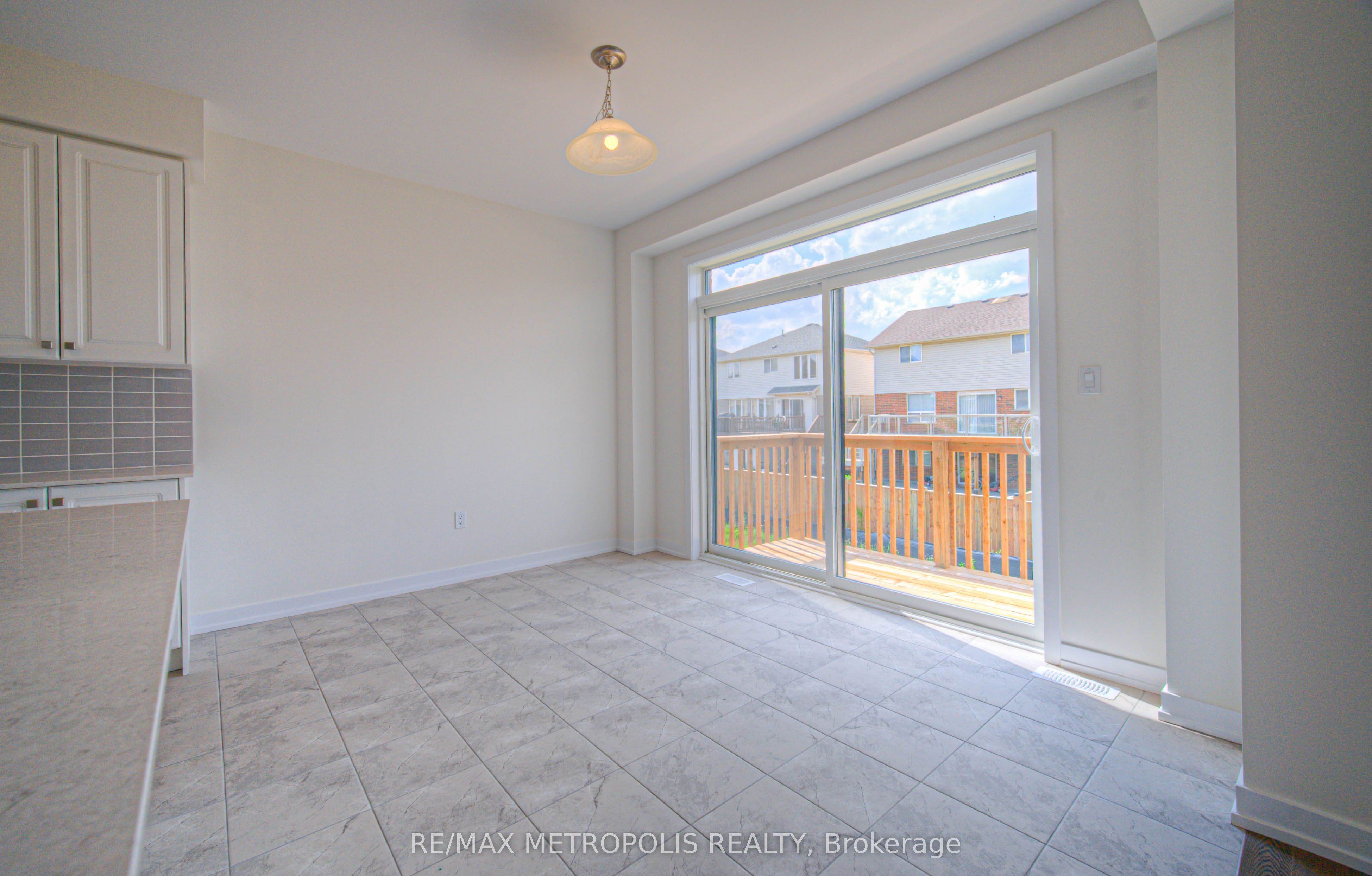 100 Moss Drive Property Photo 17