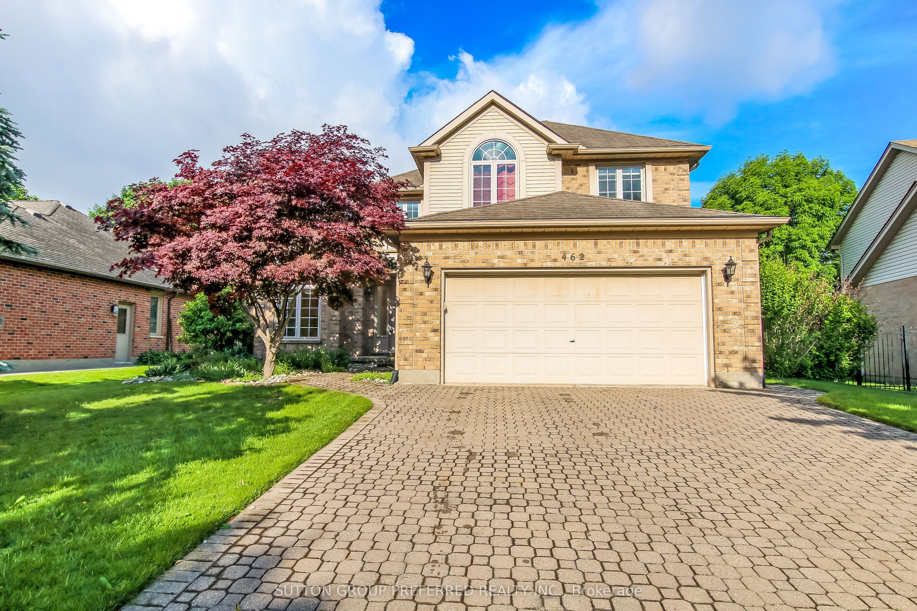 462 Ambleside Drive Property Photo 1