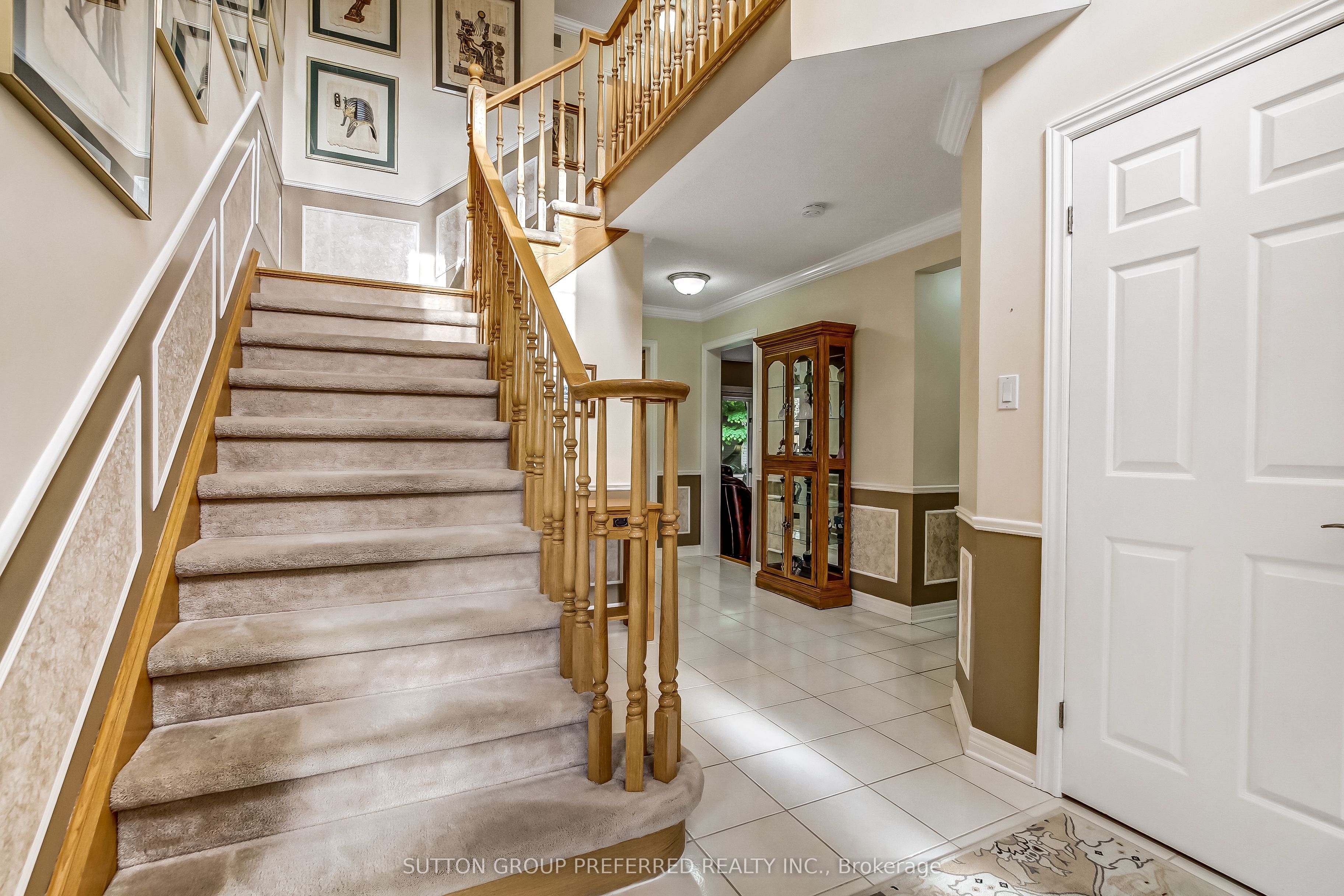 462 Ambleside Drive Property Photo 3