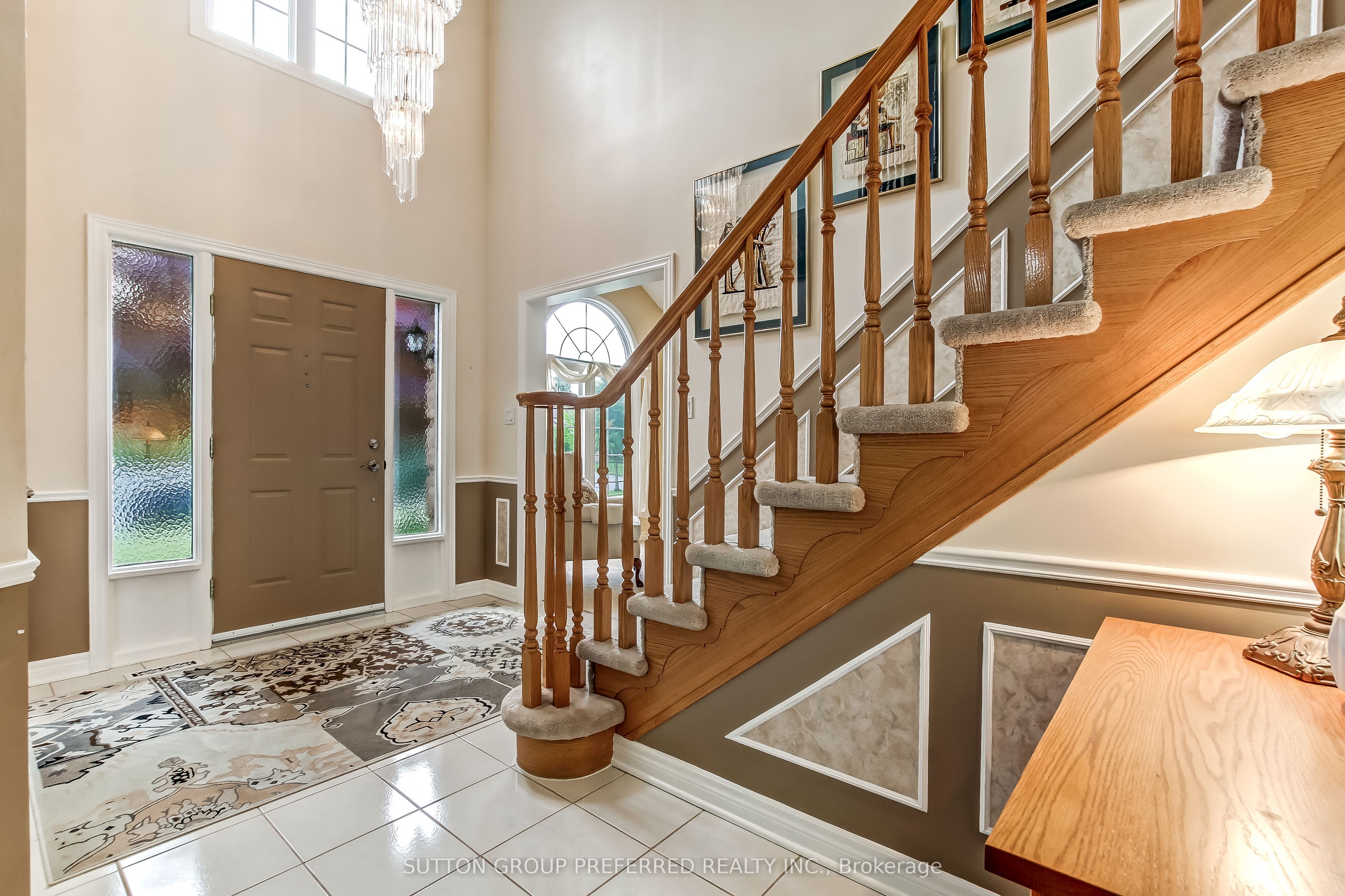 462 Ambleside Drive Property Photo 4