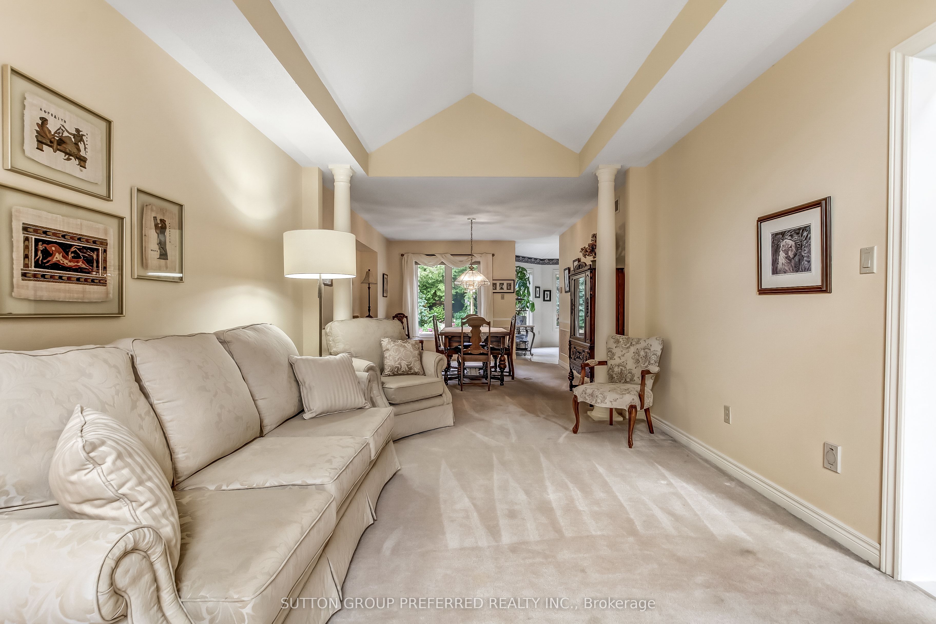 462 Ambleside Drive Property Photo 6