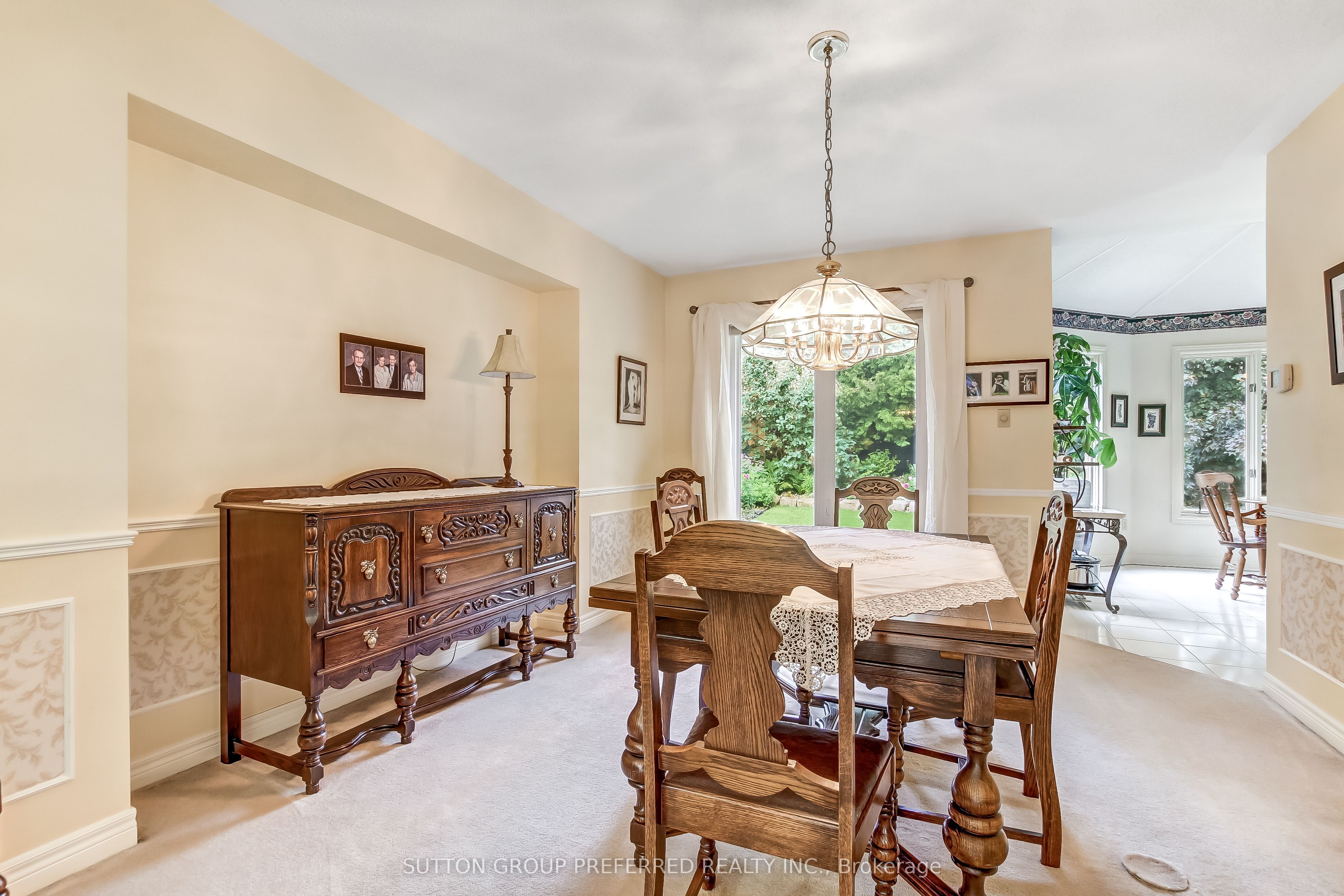 462 Ambleside Drive Property Photo 7