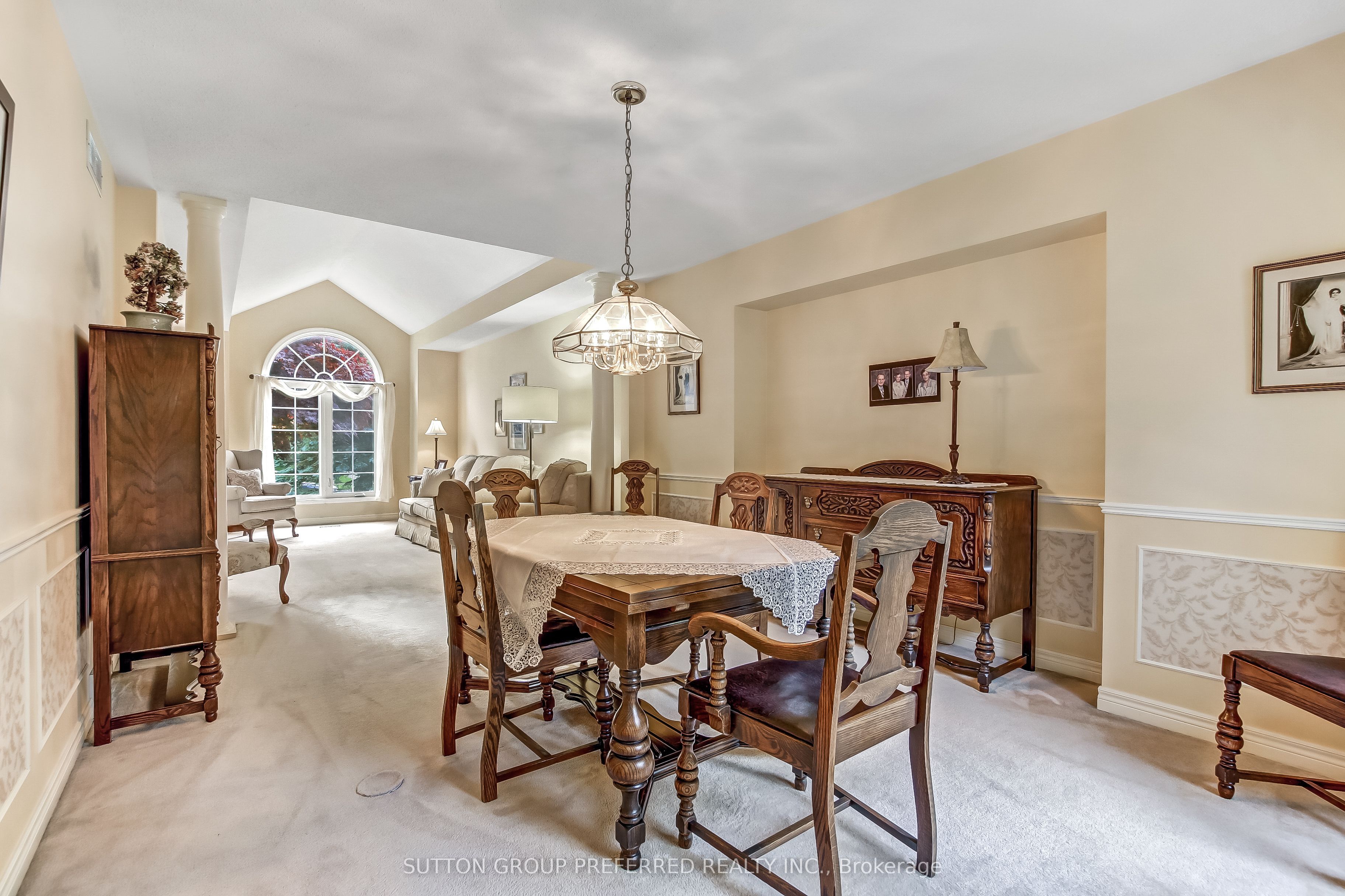 462 Ambleside Drive Property Photo 9