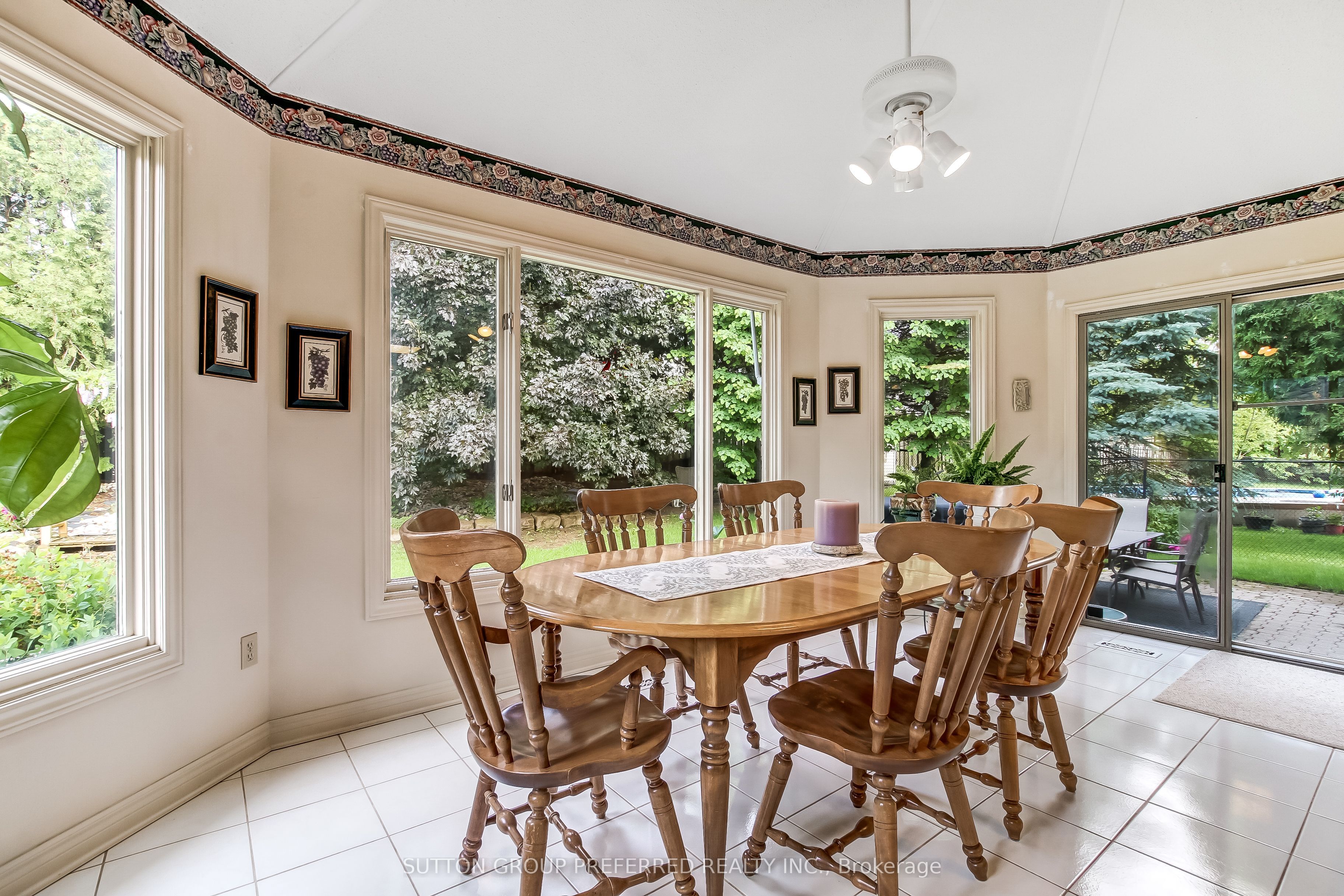 462 Ambleside Drive Property Photo 10