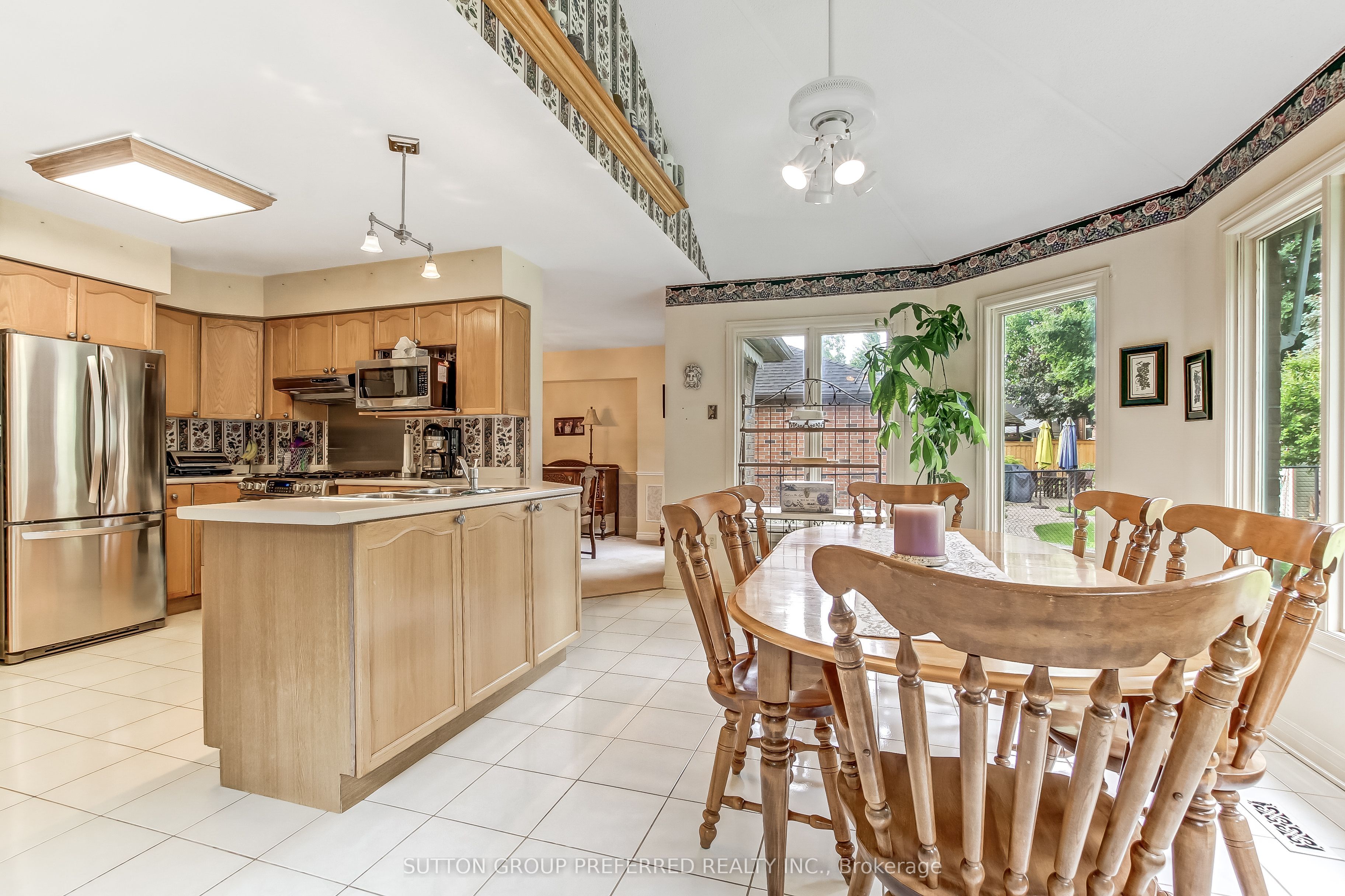 462 Ambleside Drive Property Photo 11