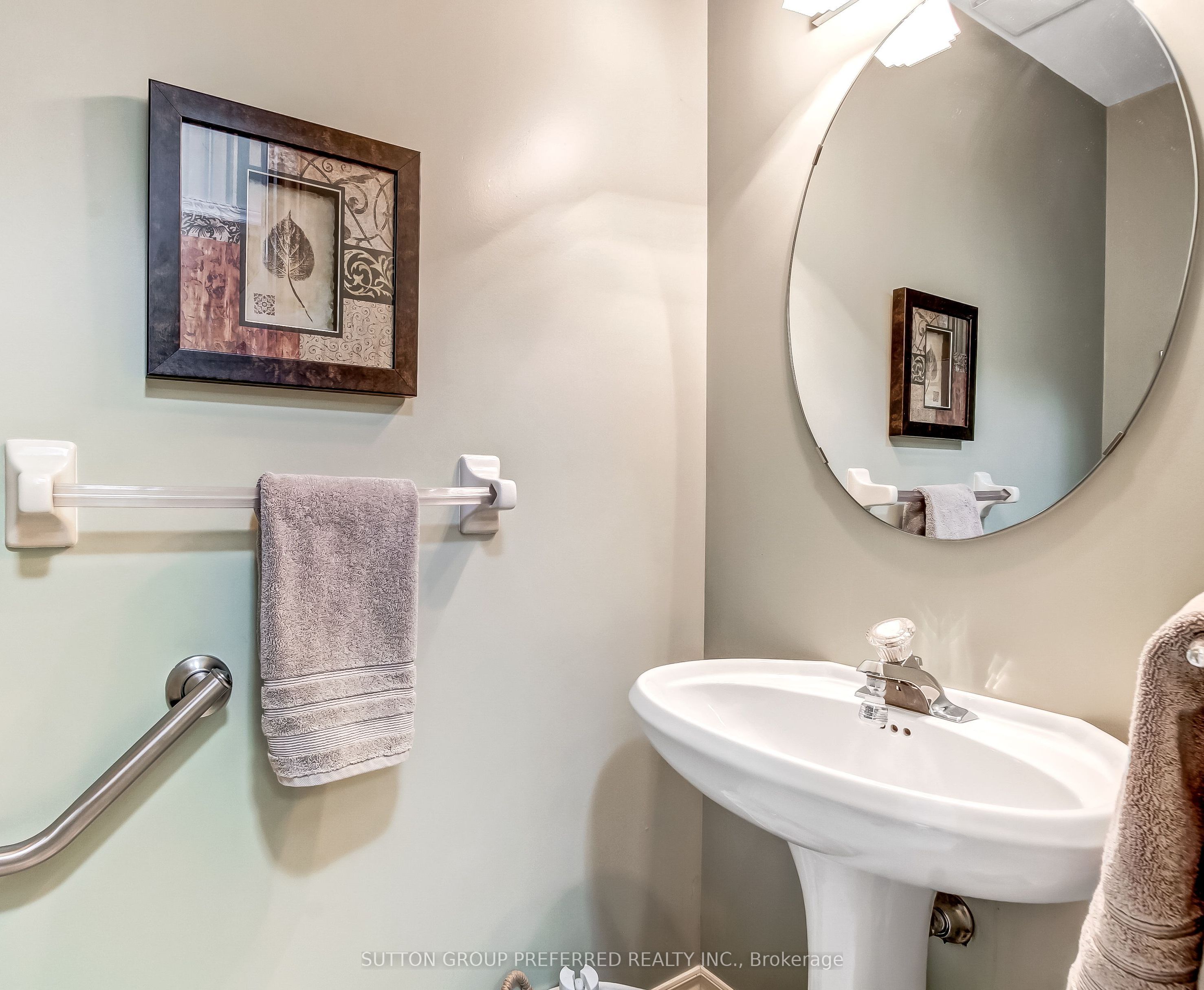 462 Ambleside Drive Property Photo 16