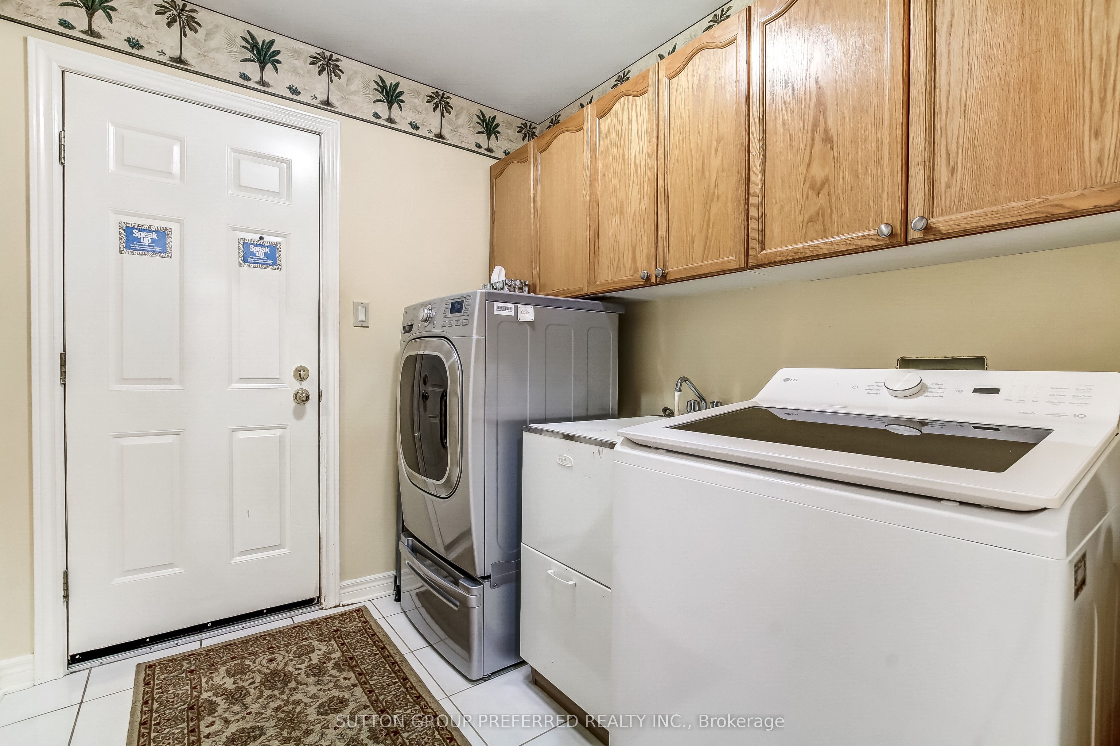 462 Ambleside Drive Property Photo 17