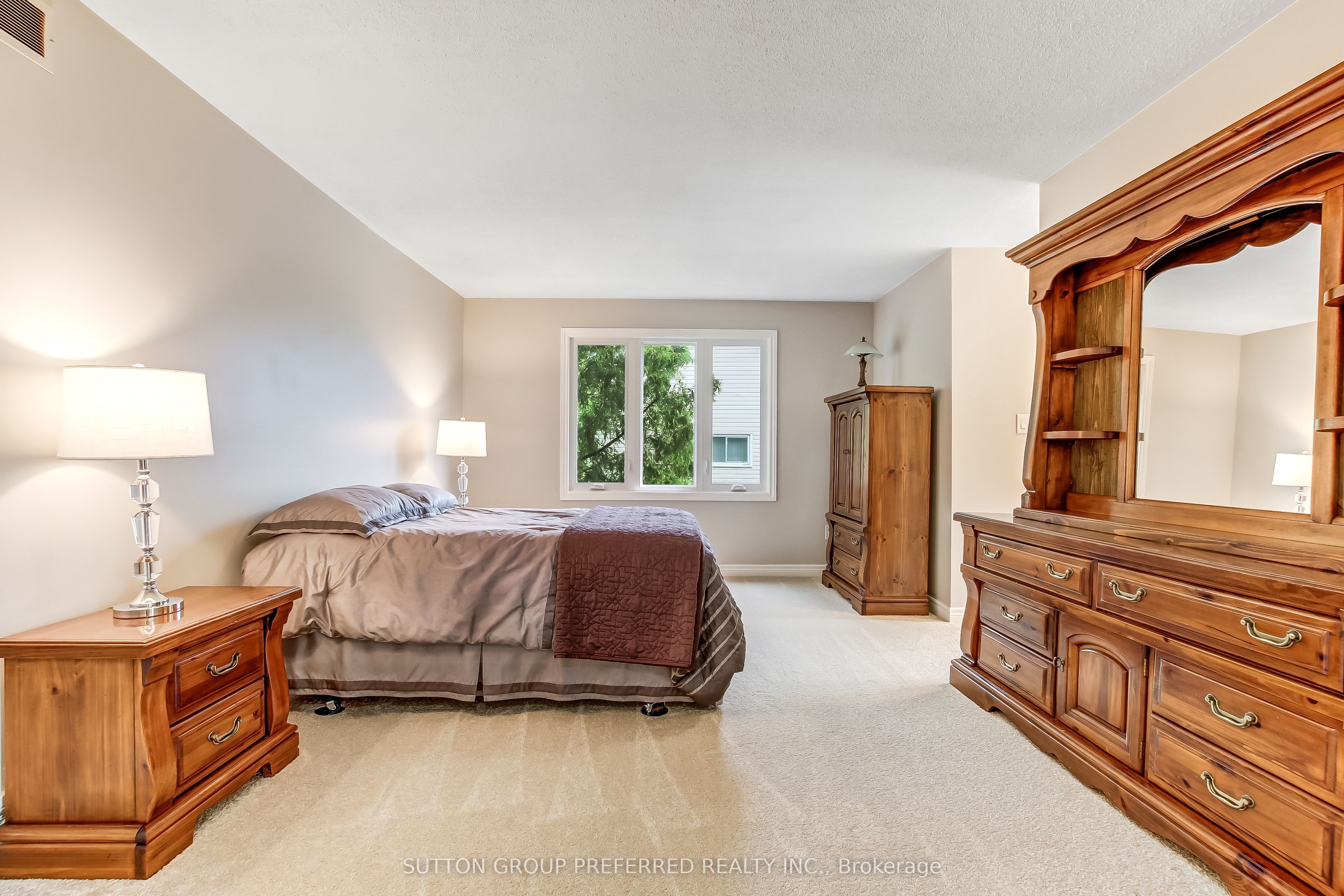 462 Ambleside Drive Property Photo 20