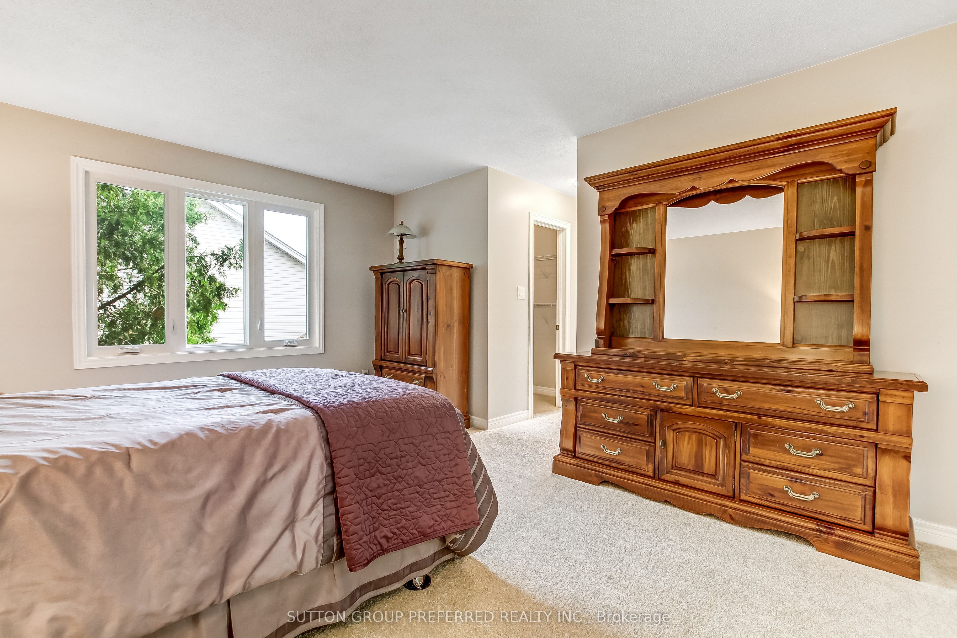 462 Ambleside Drive Property Photo 21