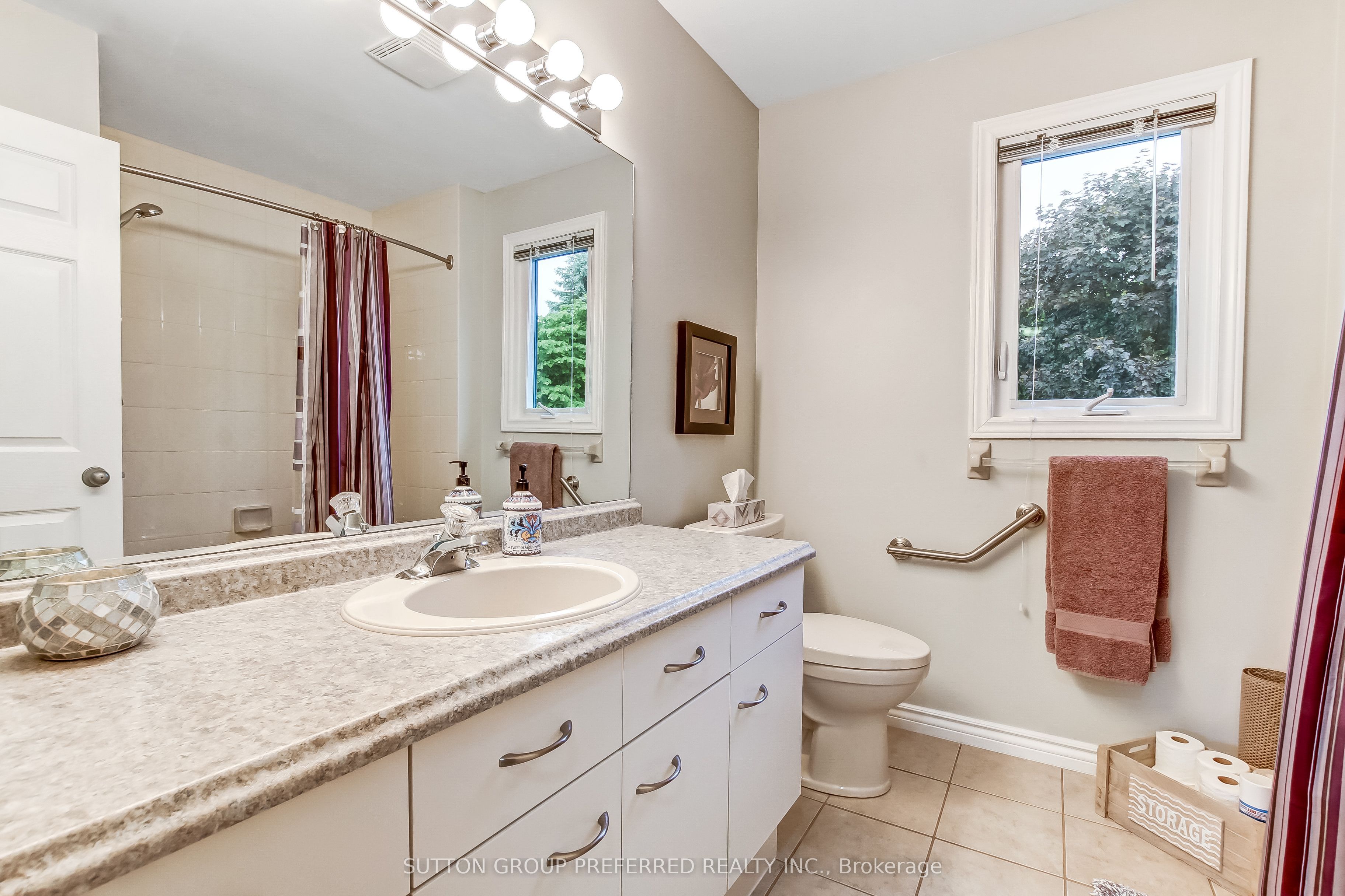 462 Ambleside Drive Property Photo 26
