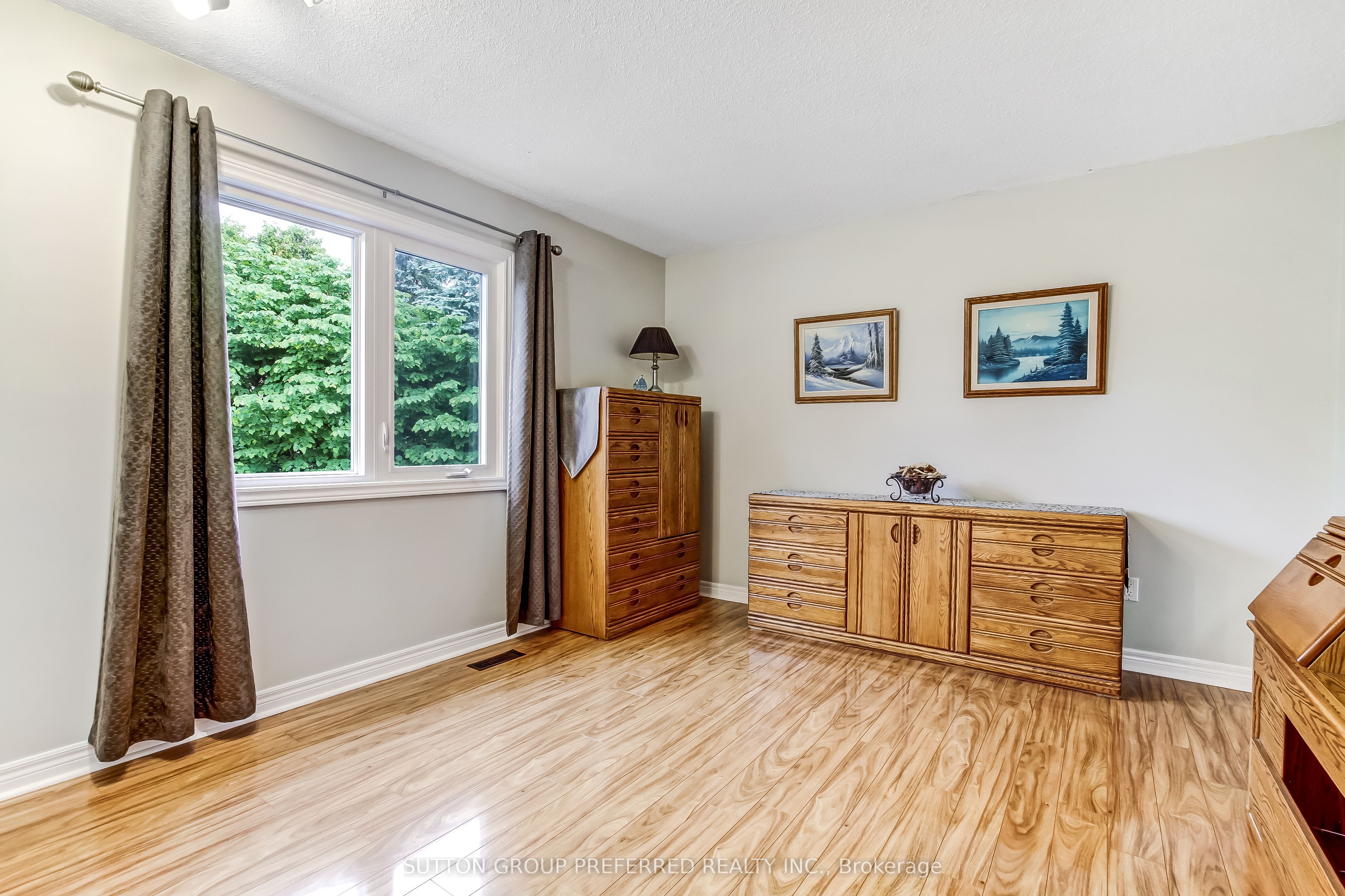 462 Ambleside Drive Property Photo 27