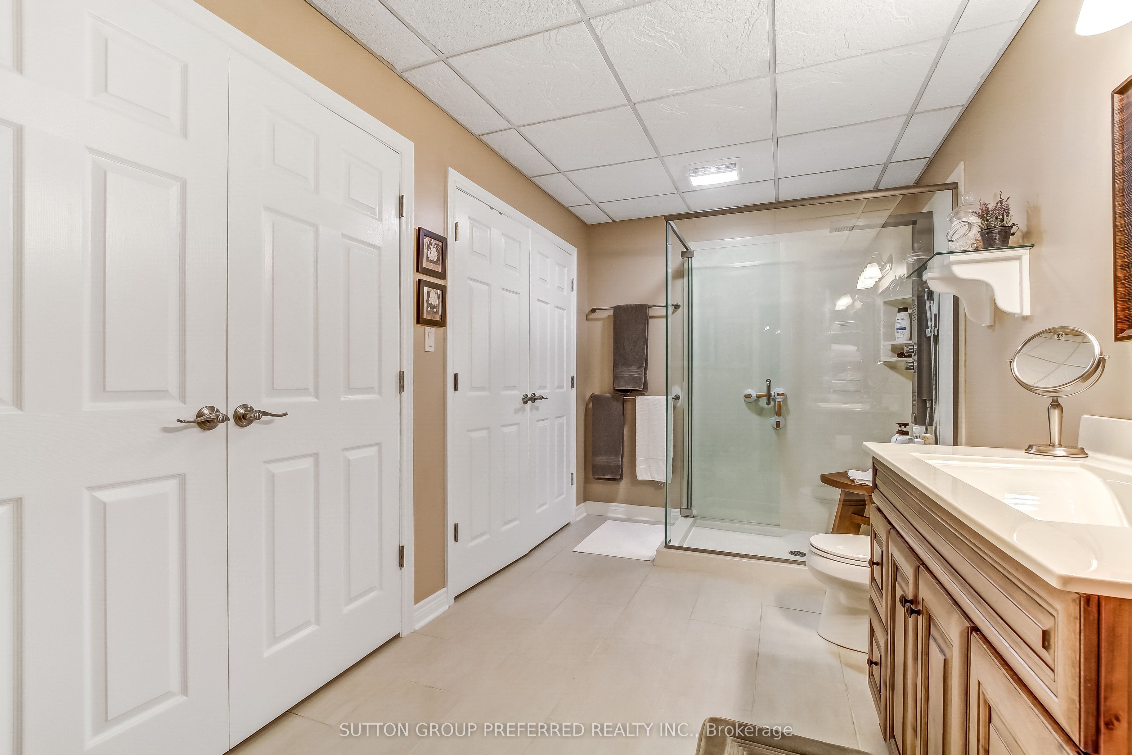 462 Ambleside Drive Property Photo 31