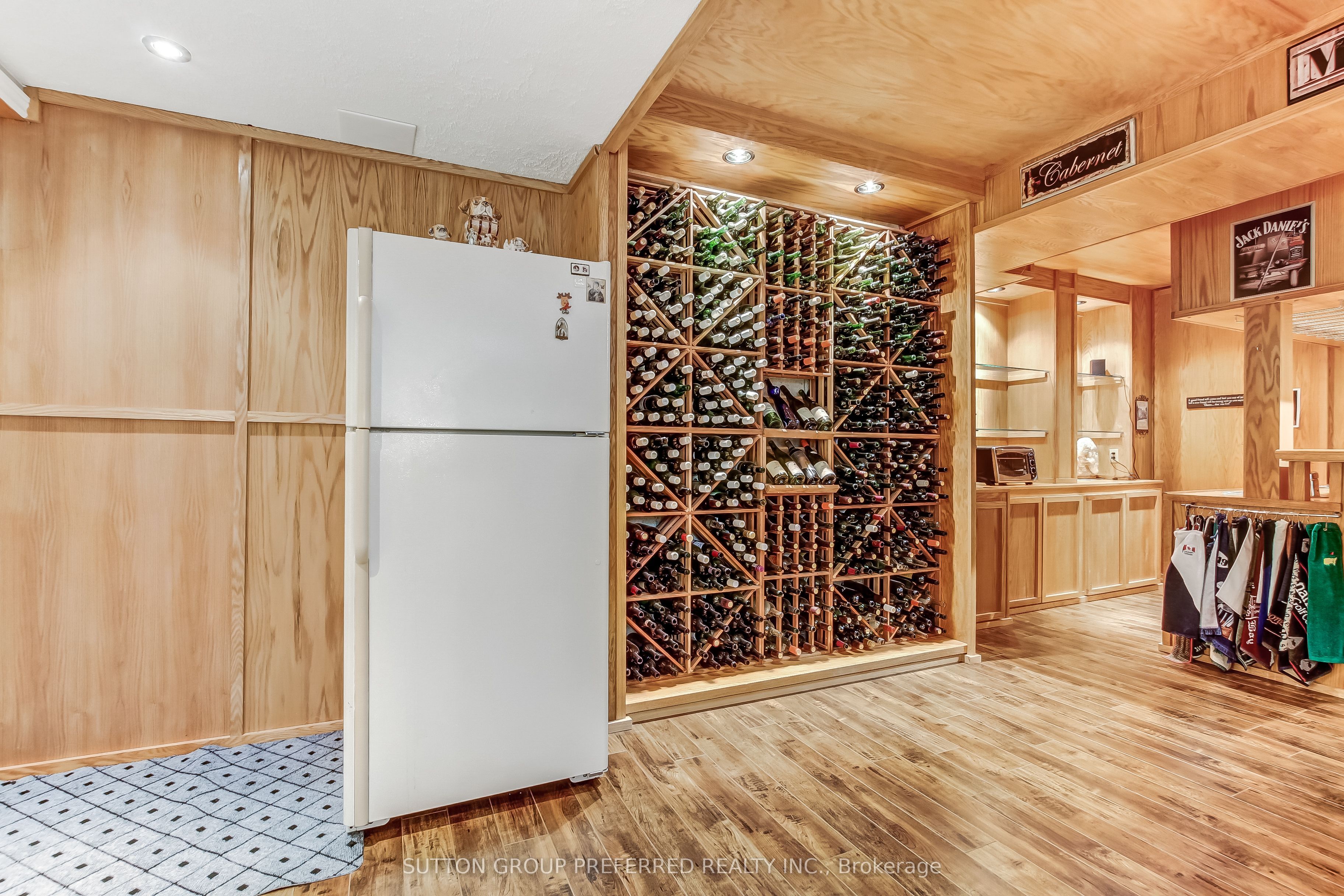 462 Ambleside Drive Property Photo 32