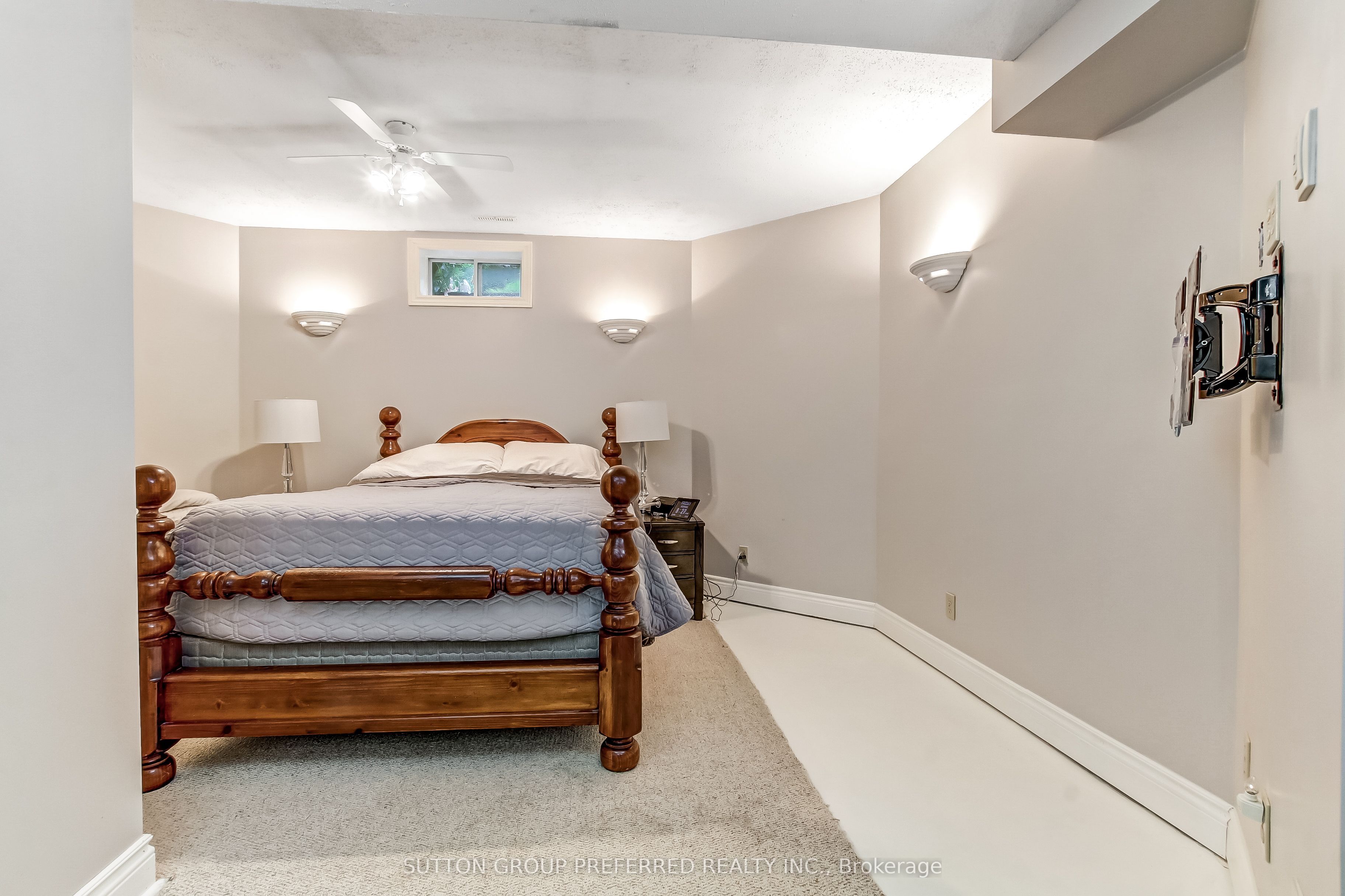 462 Ambleside Drive Property Photo 33