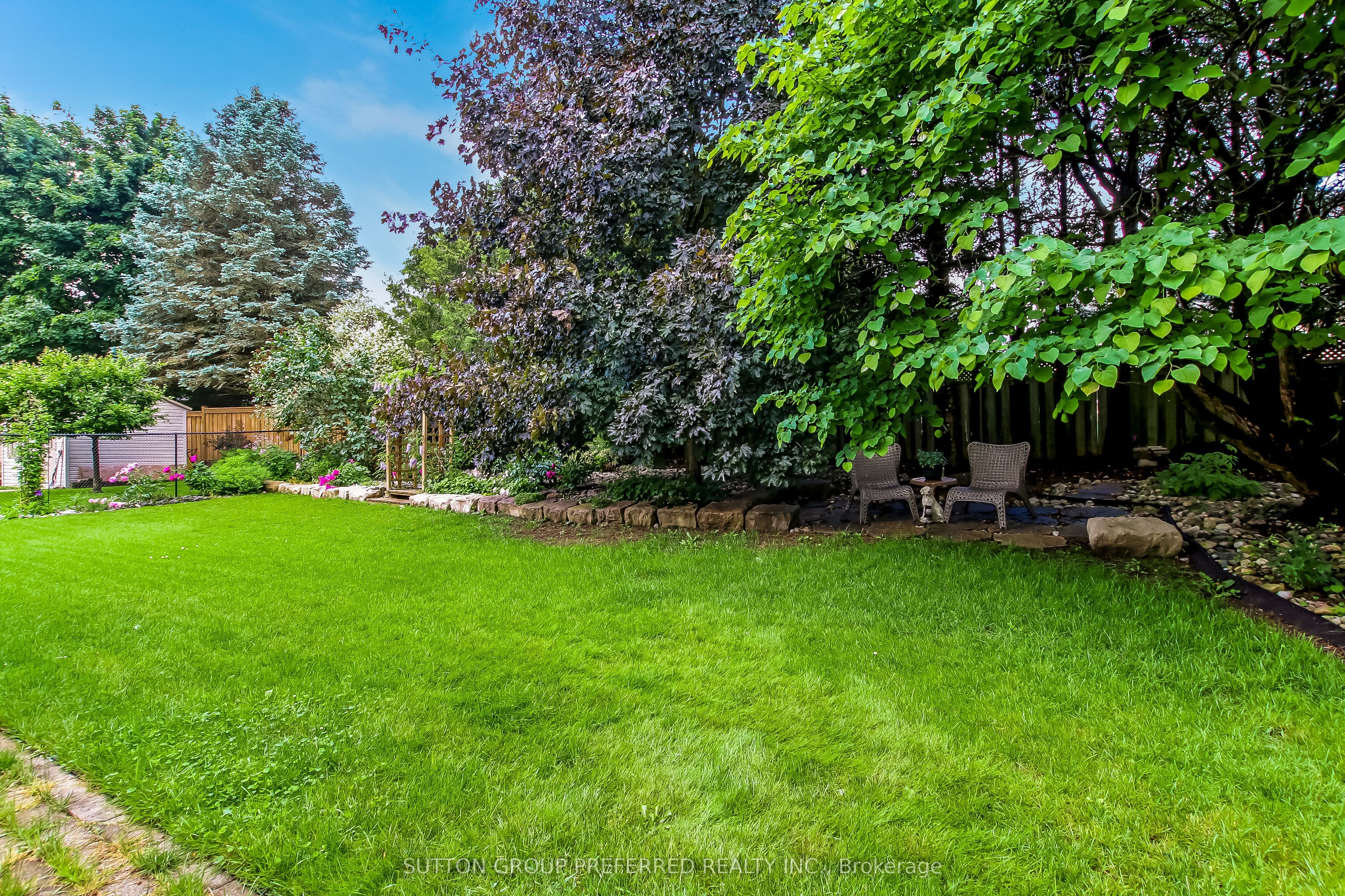 462 Ambleside Drive Property Photo 36