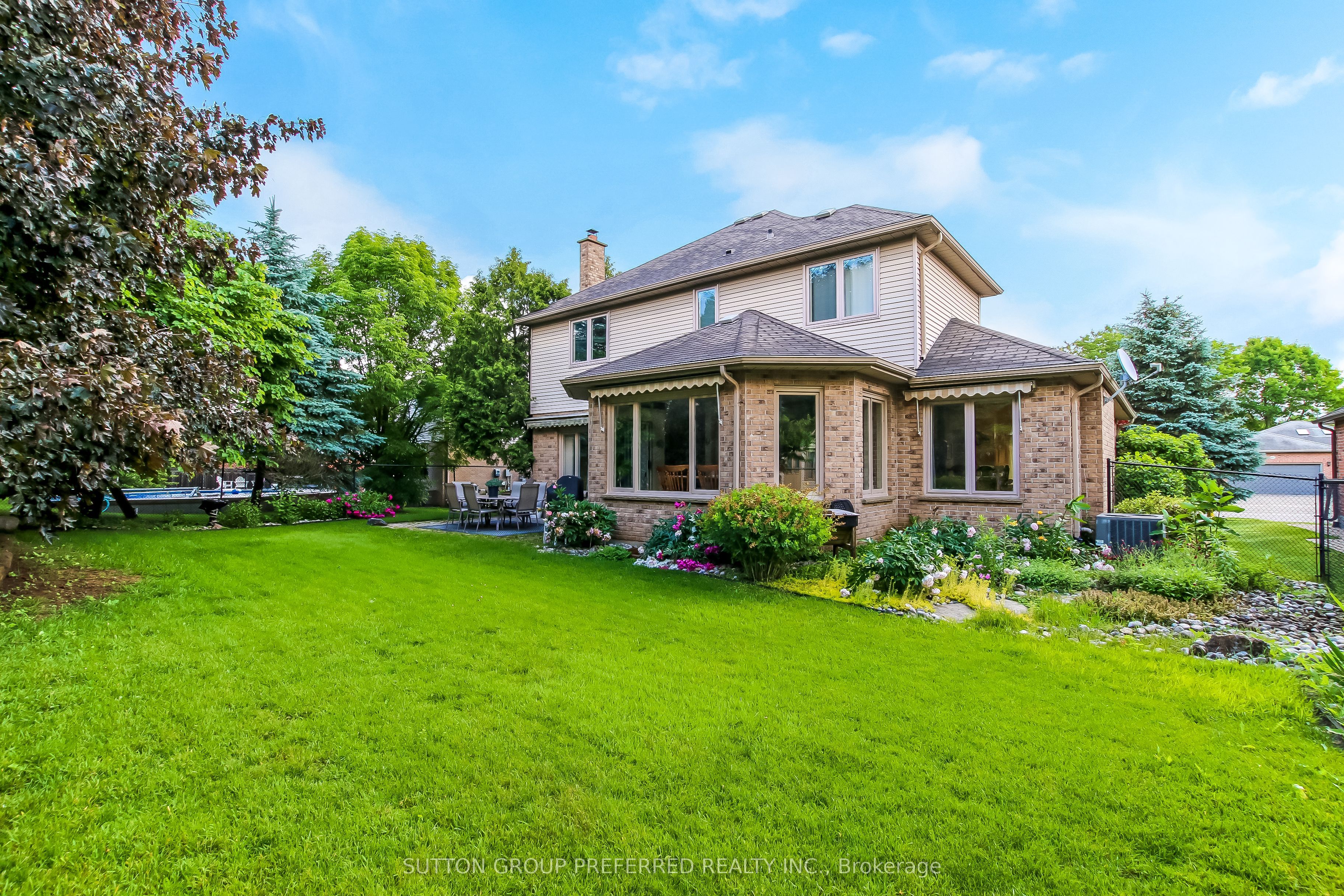 462 Ambleside Drive Property Photo 40