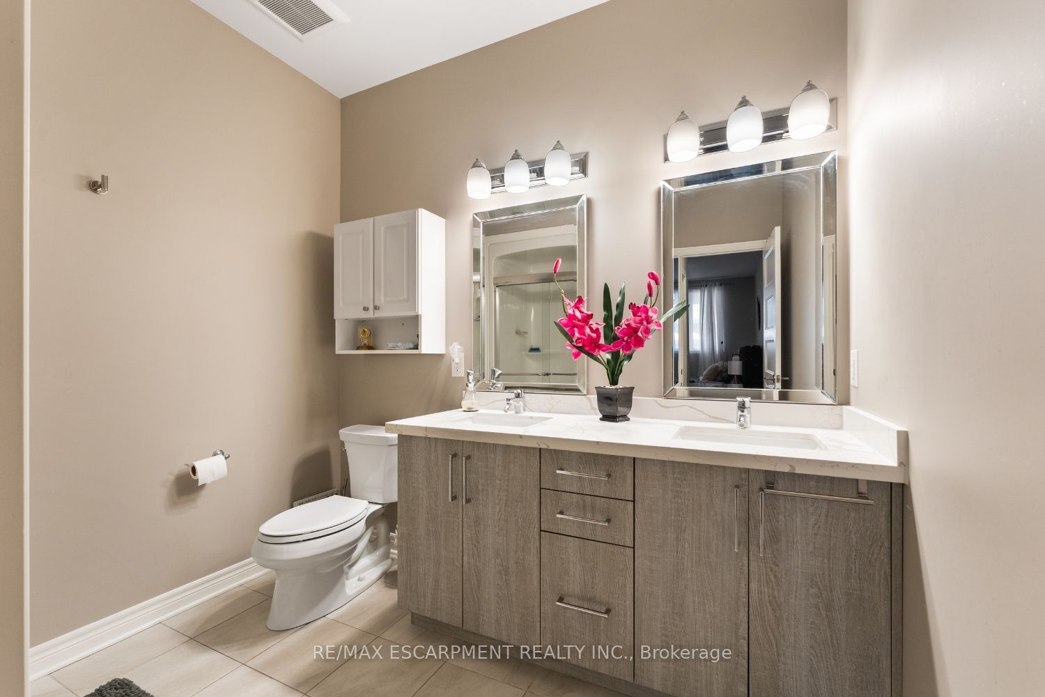60 Andrew Lane Property Photo 21