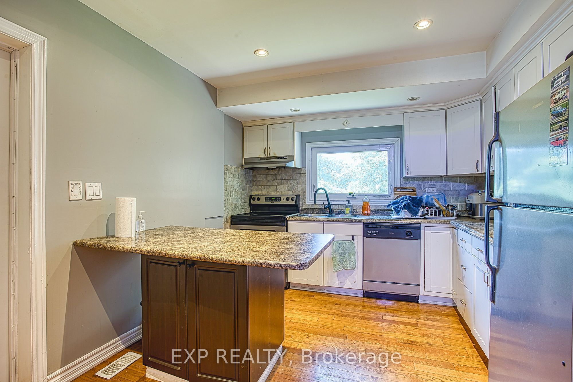 99 Mohawk Road W Property Photo 6