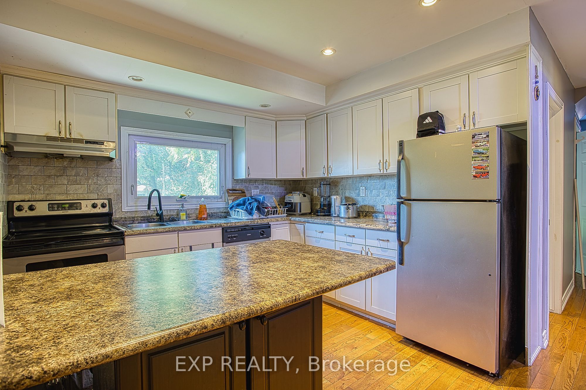 99 Mohawk Road W Property Photo 7