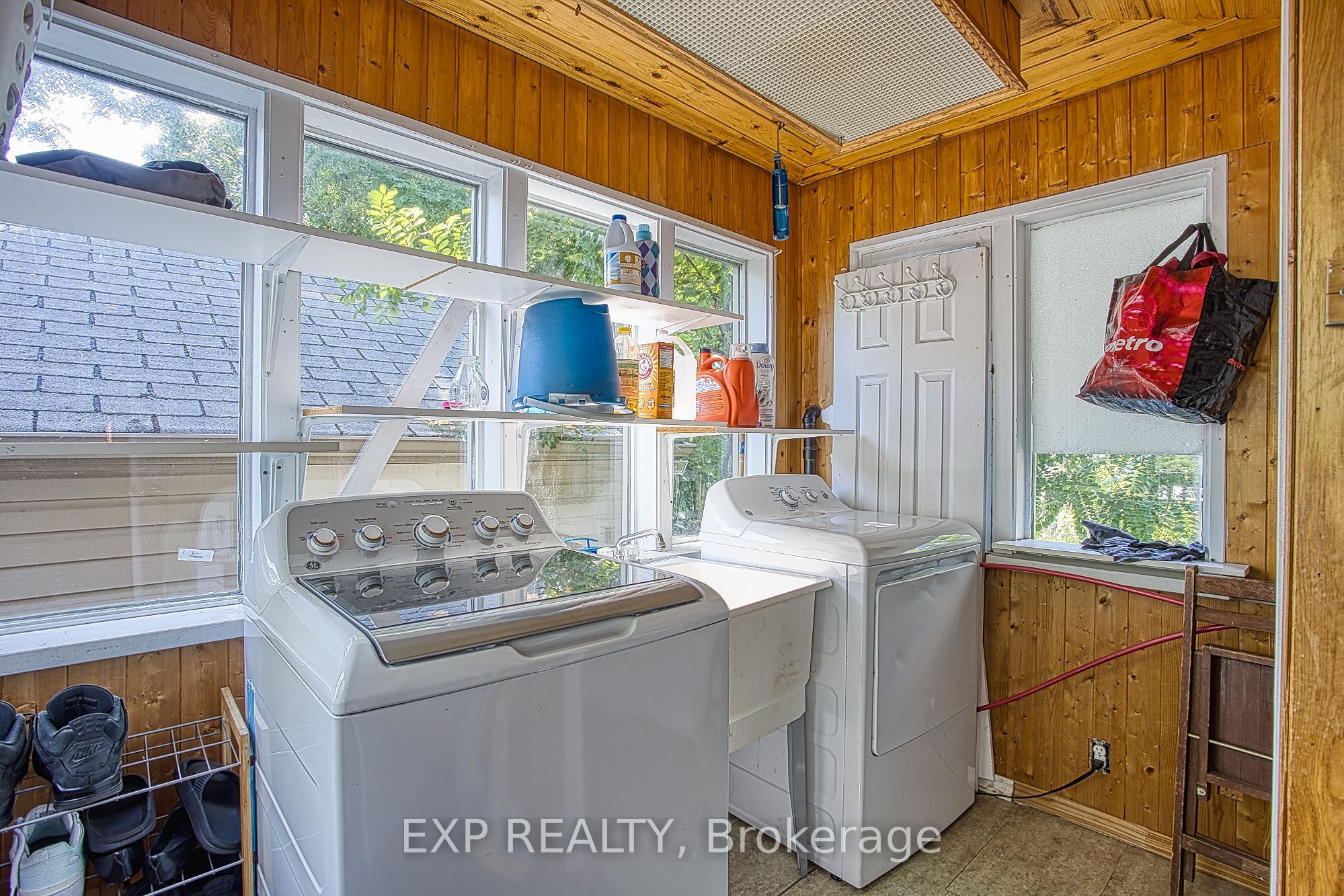 99 Mohawk Road W Property Photo 8