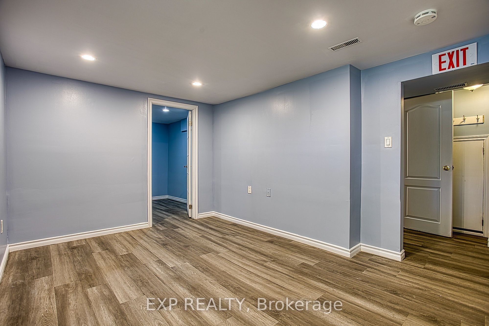 99 Mohawk Road W Property Photo 14
