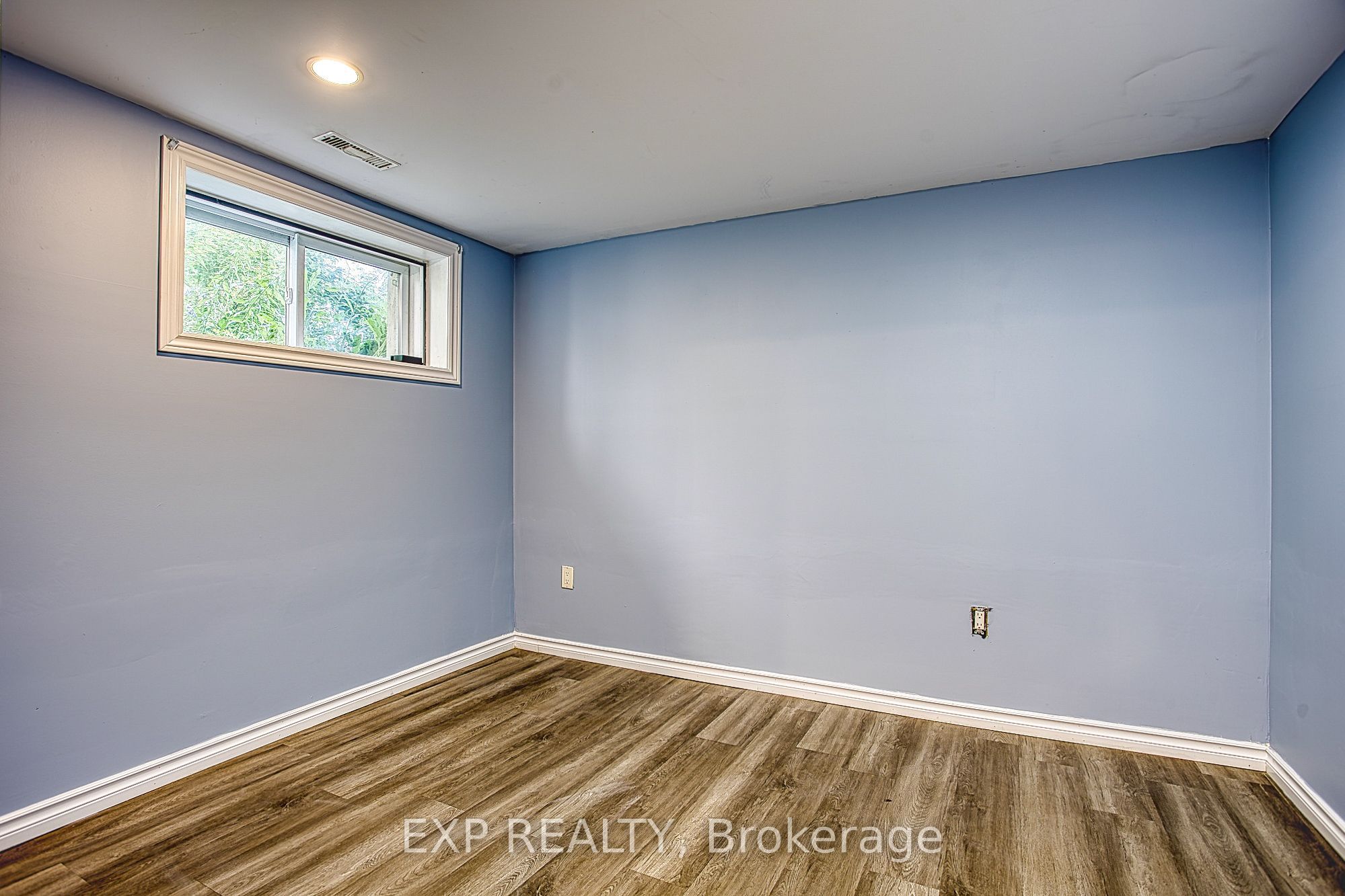 99 Mohawk Road W Property Photo 16