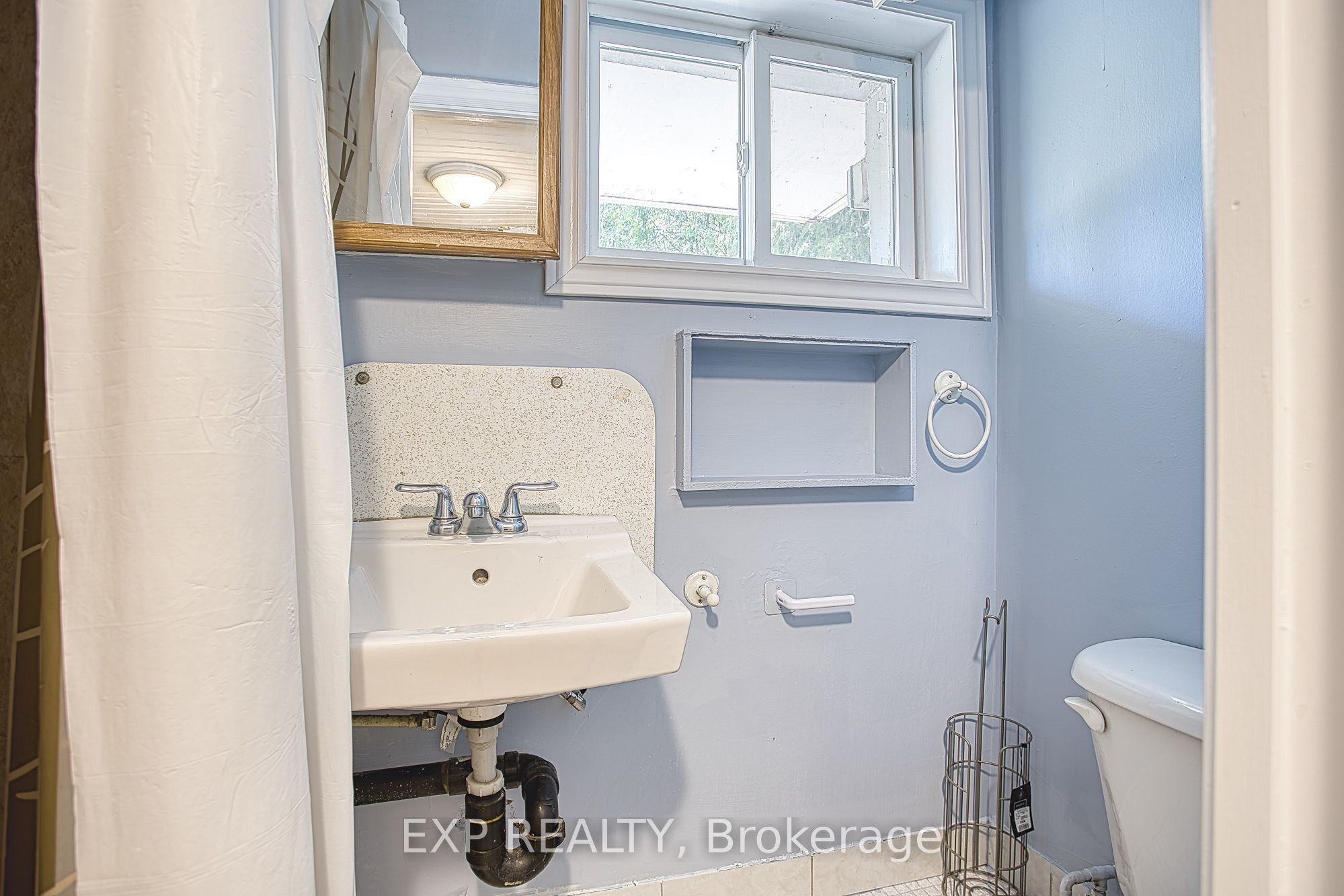 99 Mohawk Road W Property Photo 18