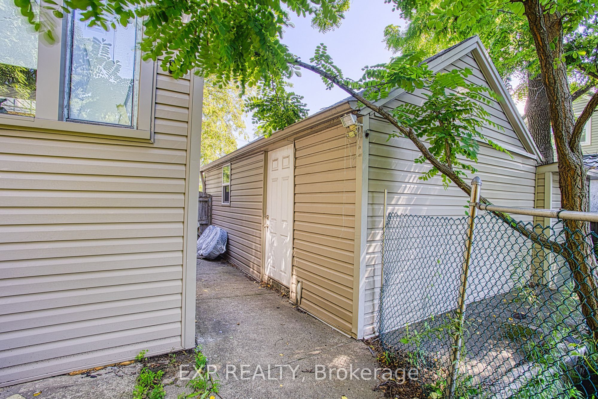 99 Mohawk Road W Property Photo 22