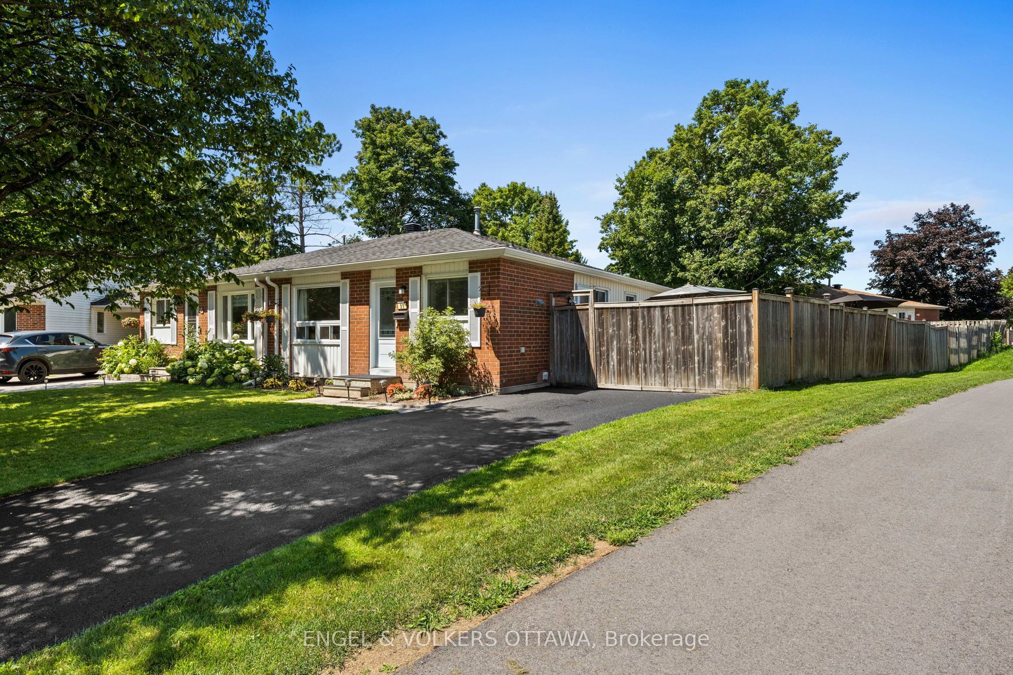 51 Morton Drive Property Photo 4