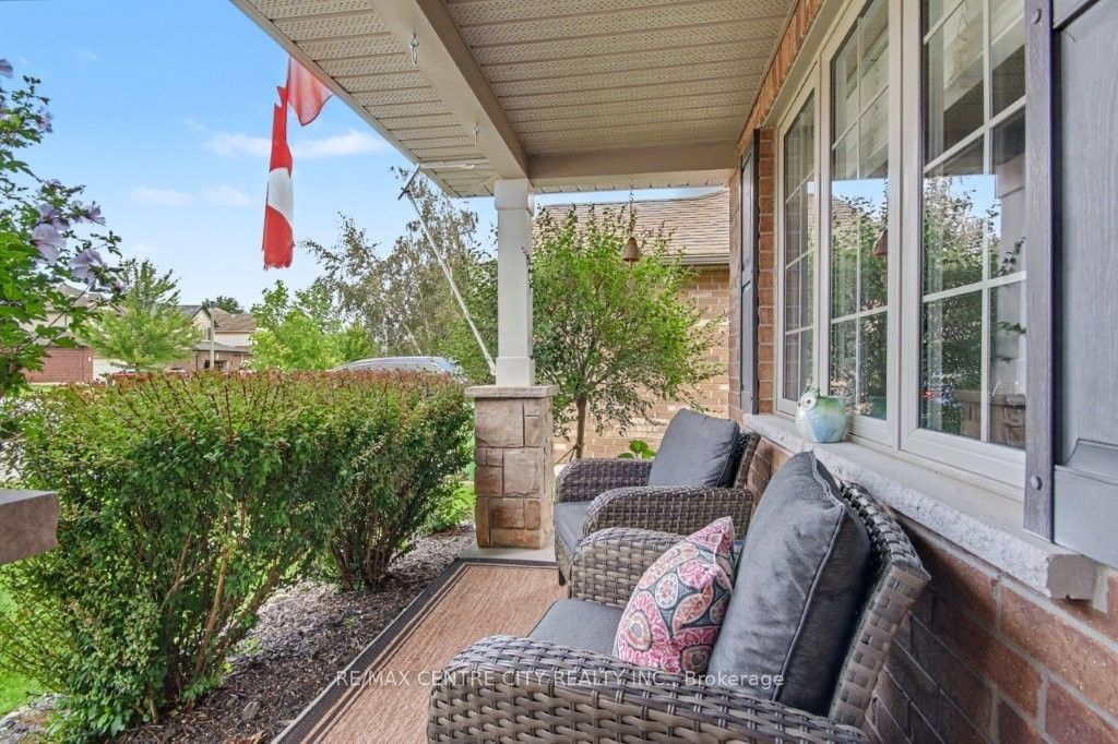 67 Peach Tree Boulevard Property Photo 2