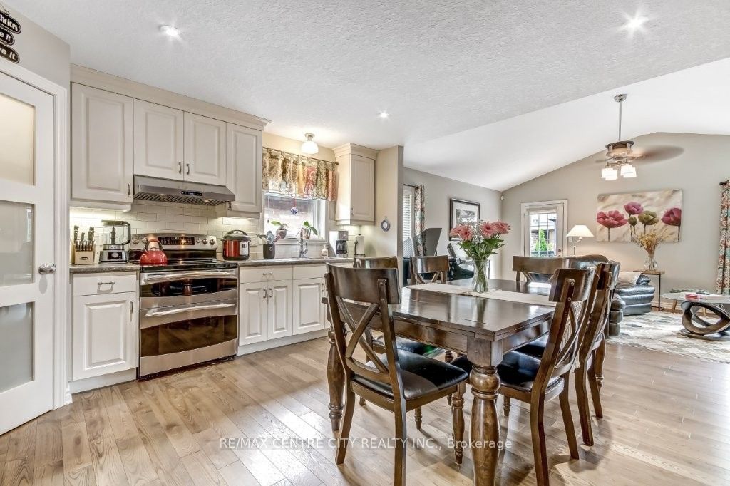 67 Peach Tree Boulevard Property Photo 6