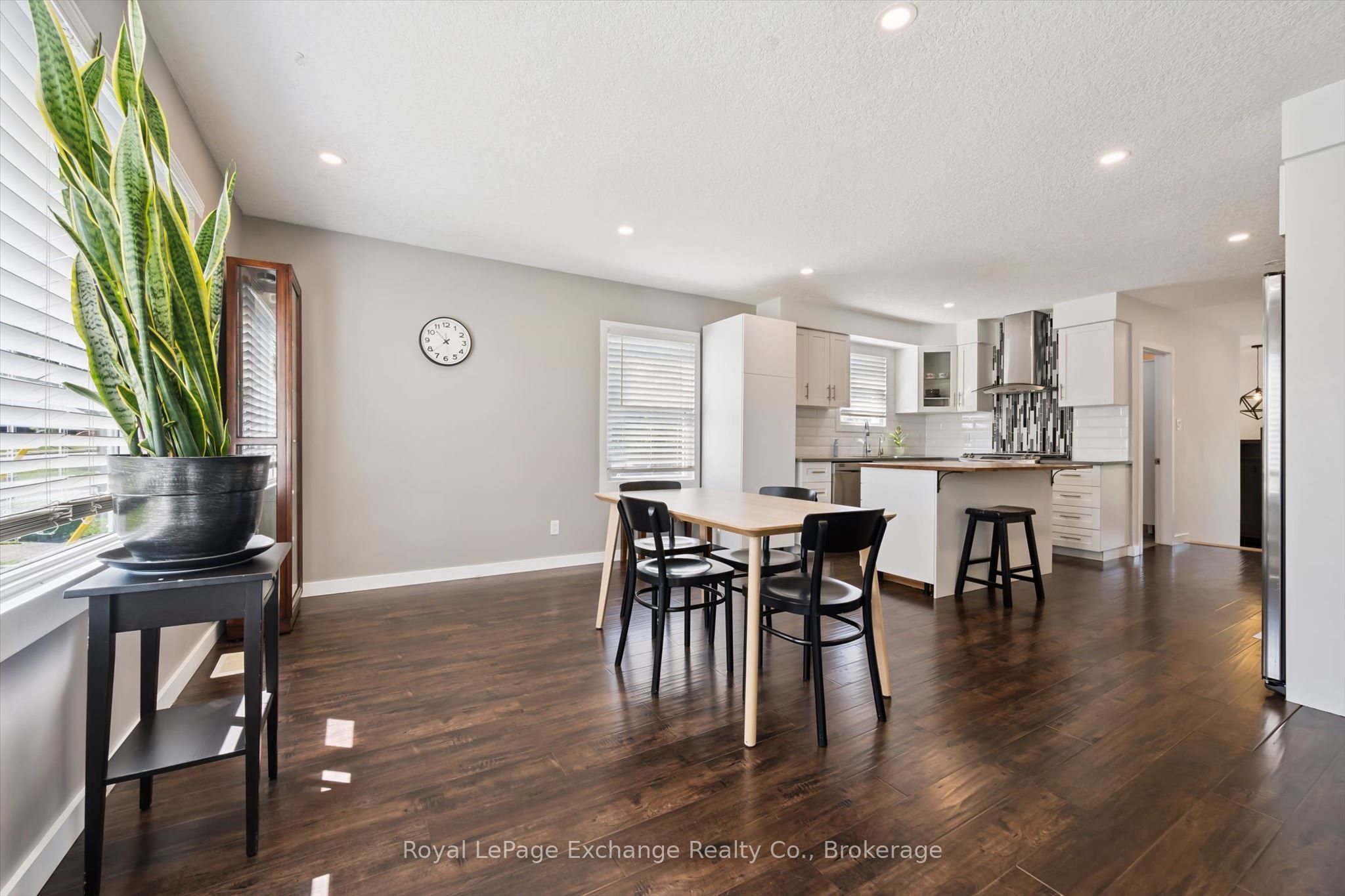 68 Elgin Street S Property Photo 7