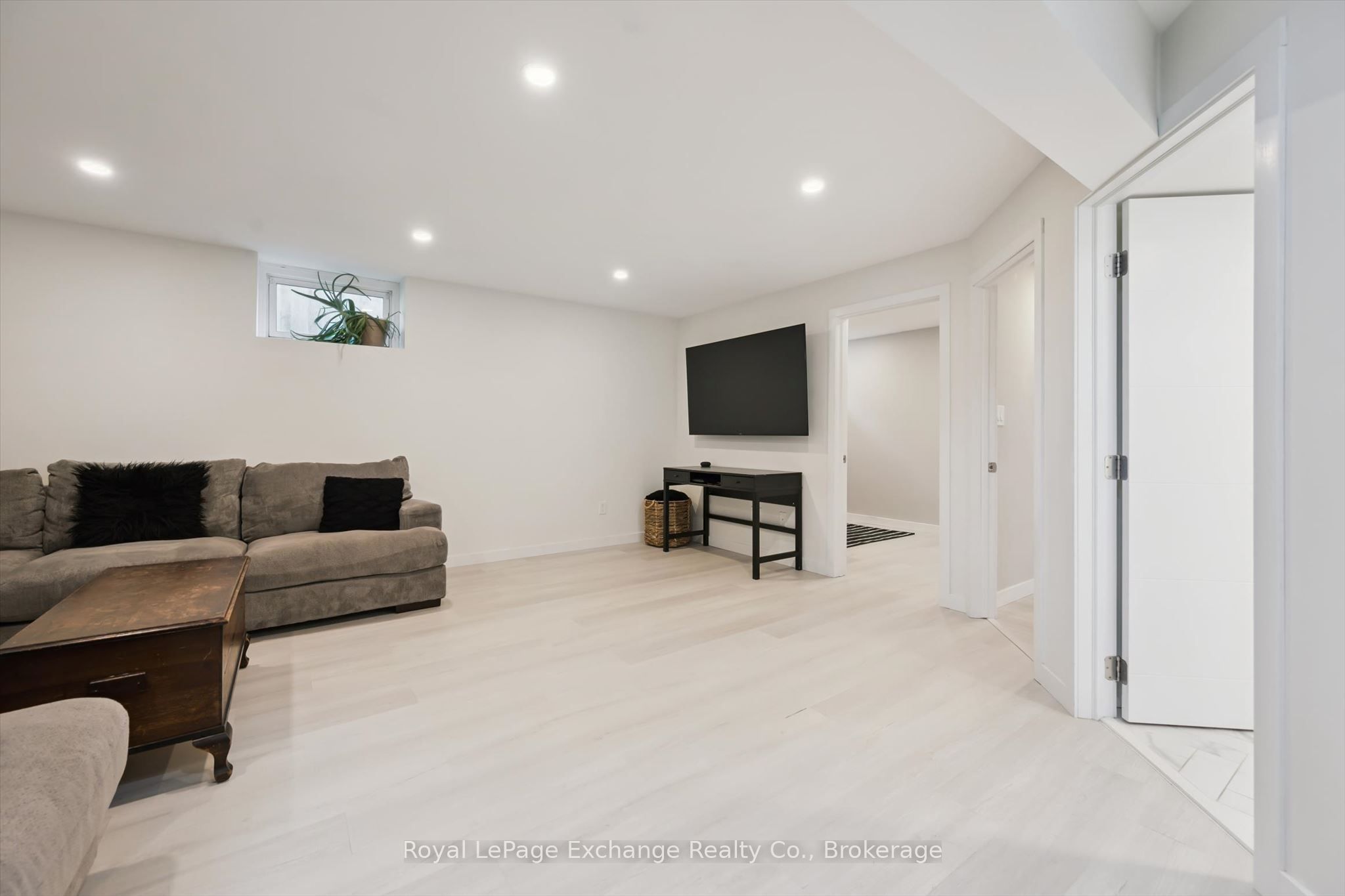 68 Elgin Street S Property Photo 25