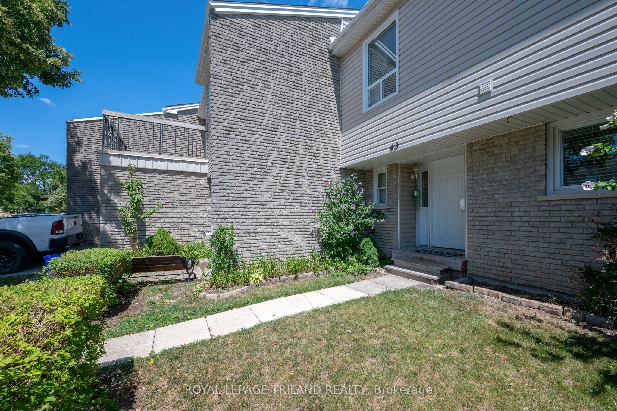 711 Osgoode Drive 43 Property Photo 3