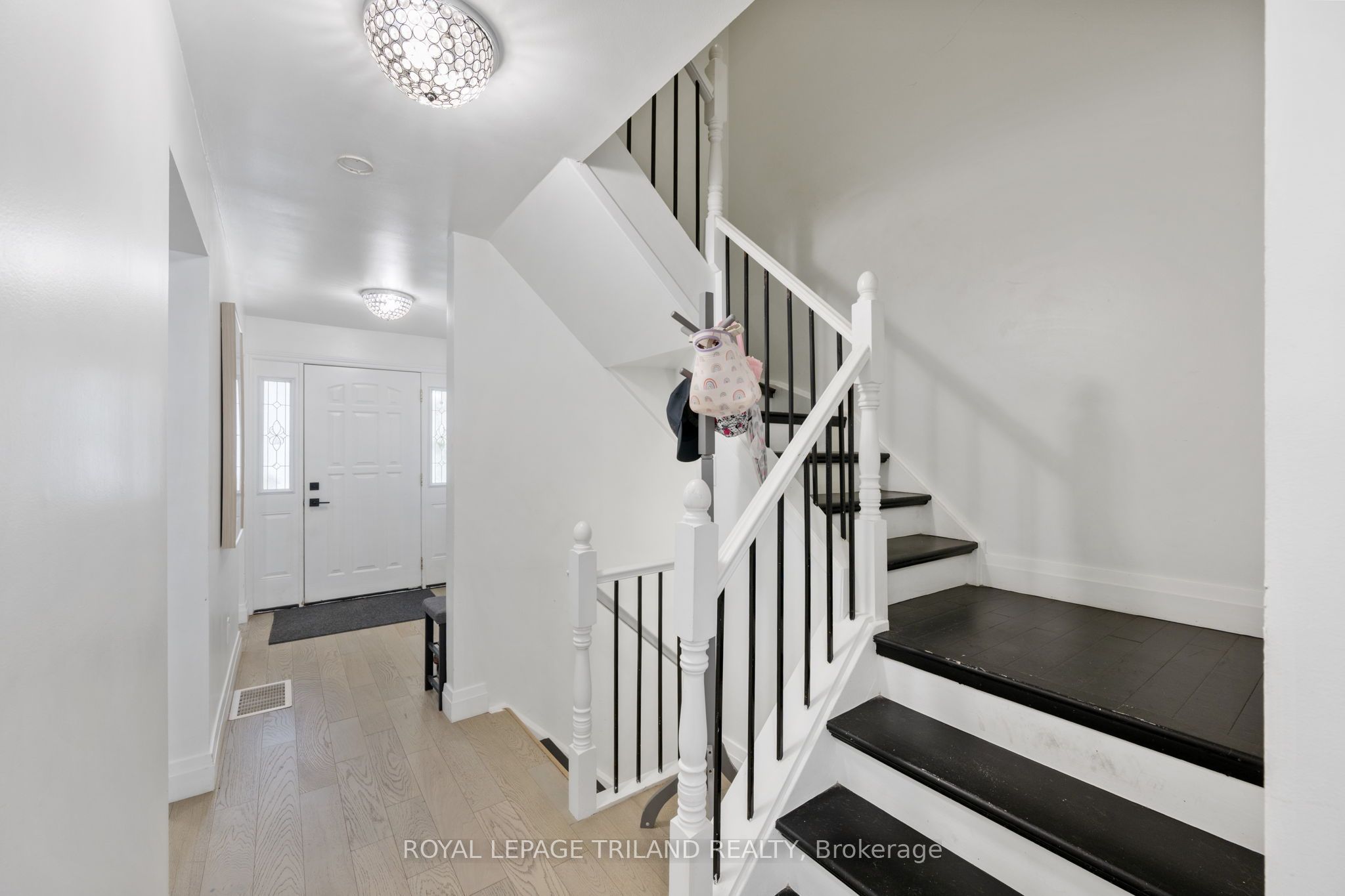 711 Osgoode Drive 43 Property Photo 17