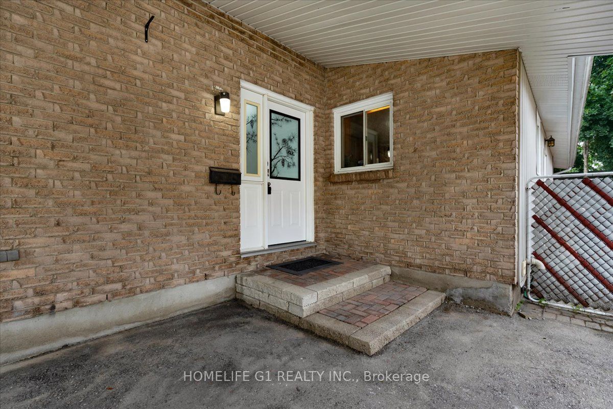 19 Milton Avenue W Property Photo 2