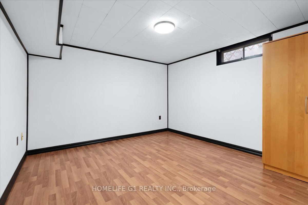 19 Milton Avenue W Property Photo 22