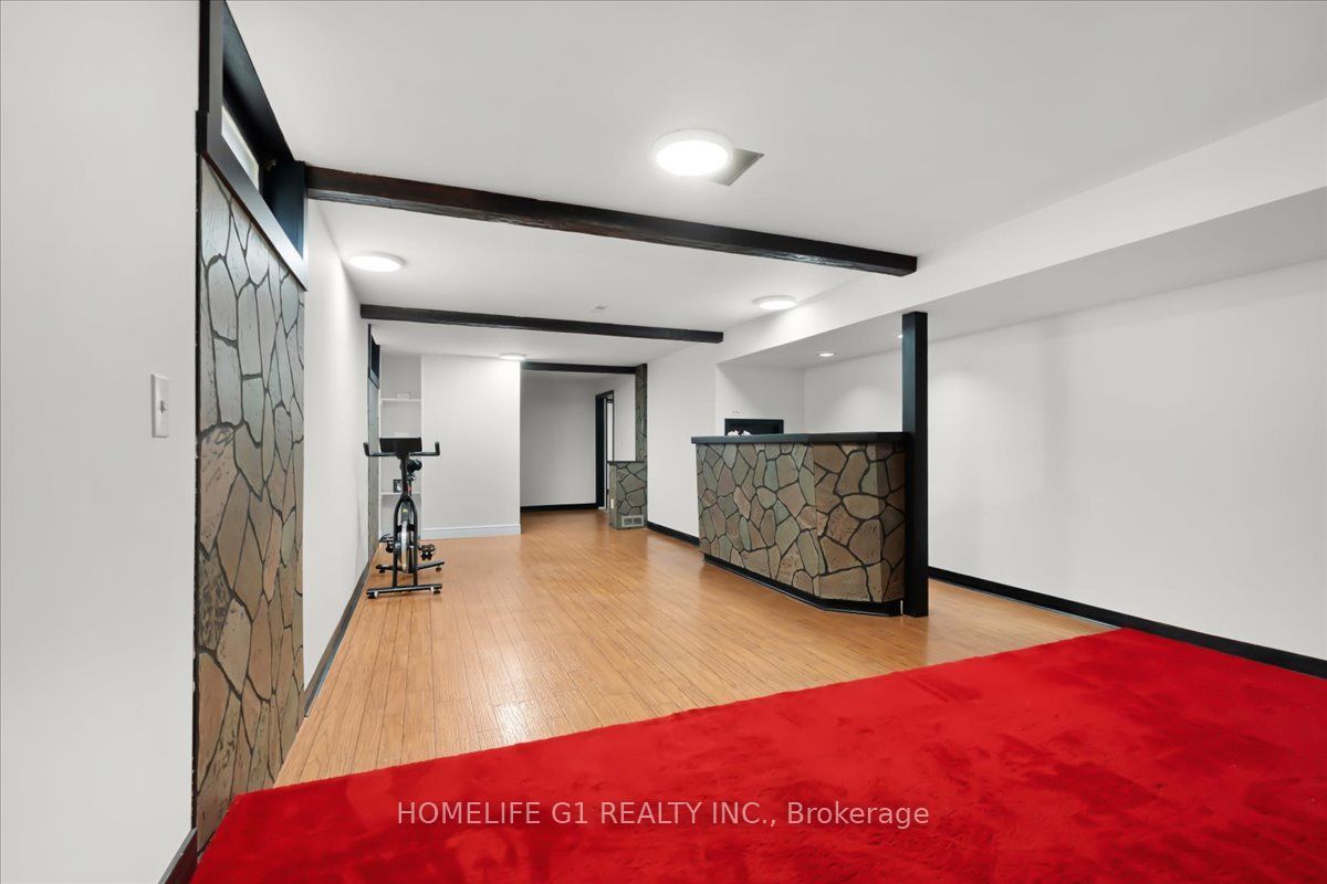 19 Milton Avenue W Property Photo 27