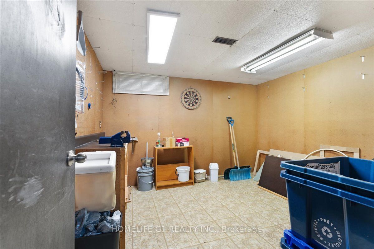 19 Milton Avenue W Property Photo 28