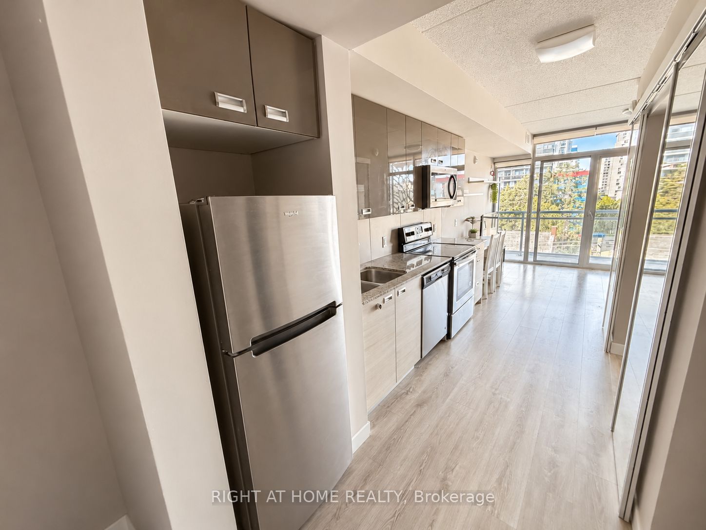250 Albert Street 713 Property Photo 6